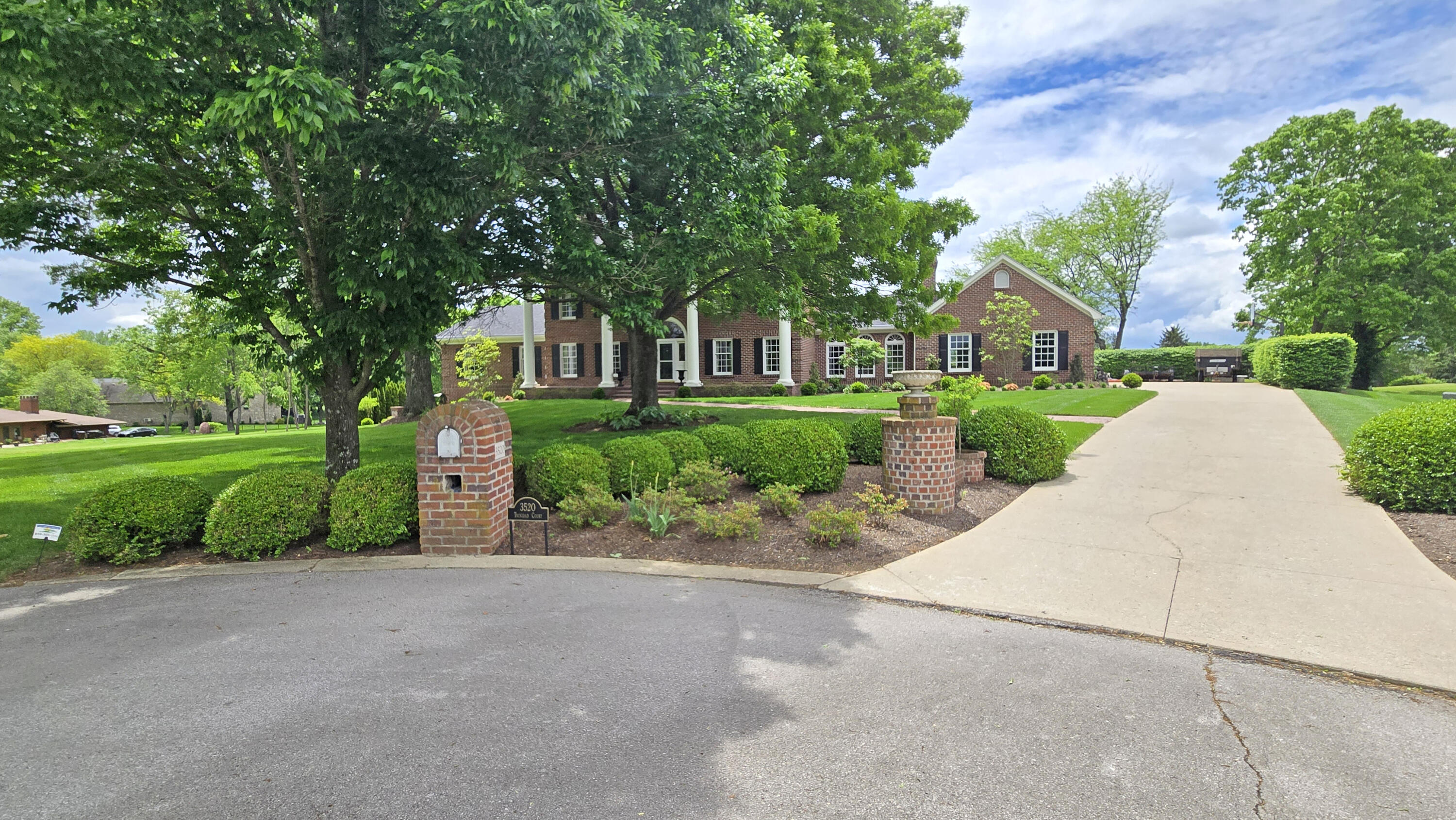 Lexington, Kentucky 40509, United States, 5 Bedrooms Bedrooms, ,6 BathroomsBathrooms,Residential,Pending,130221