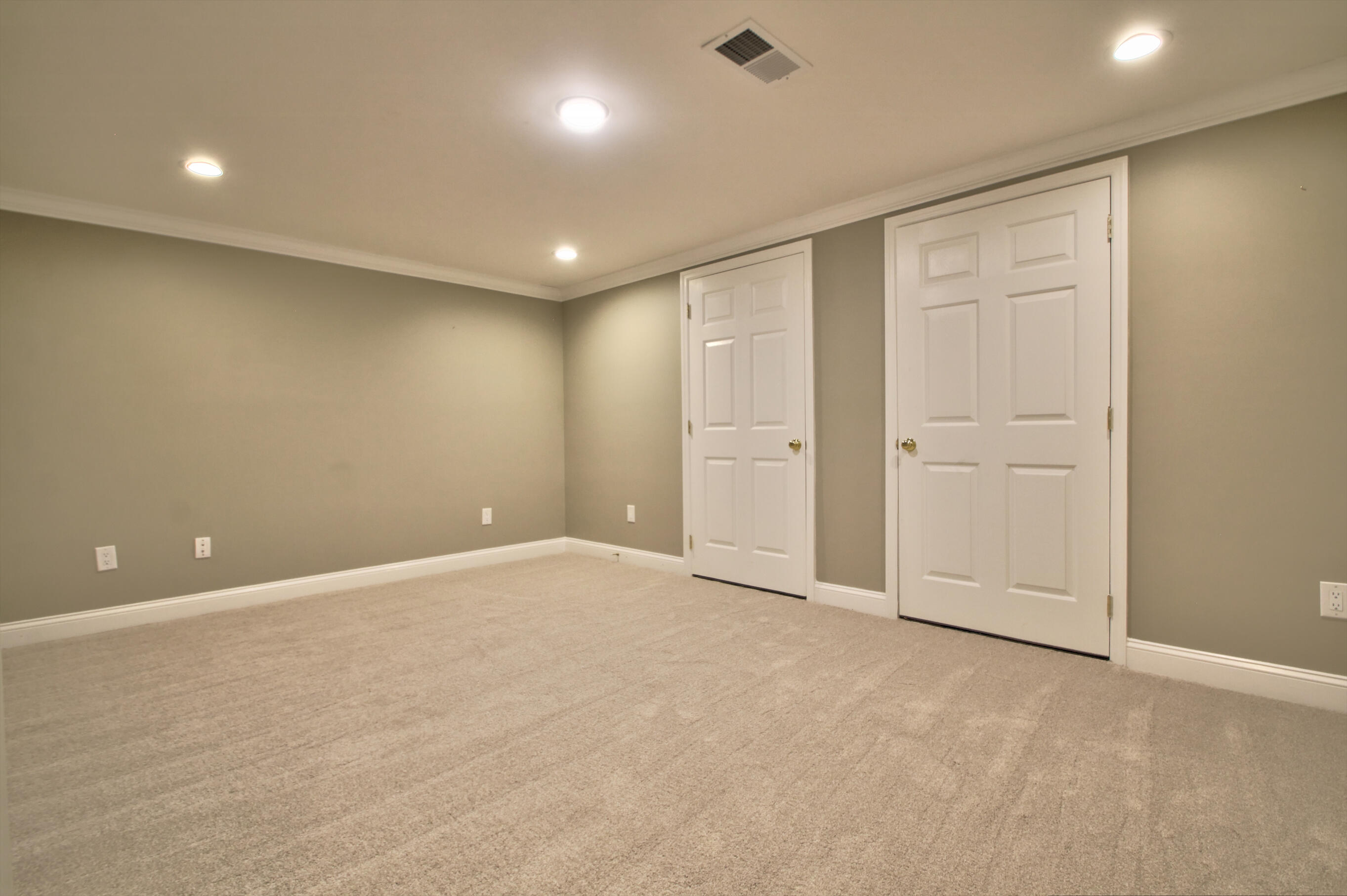 Lexington, Kentucky 40509, United States, 5 Bedrooms Bedrooms, ,6 BathroomsBathrooms,Residential,Pending,130221