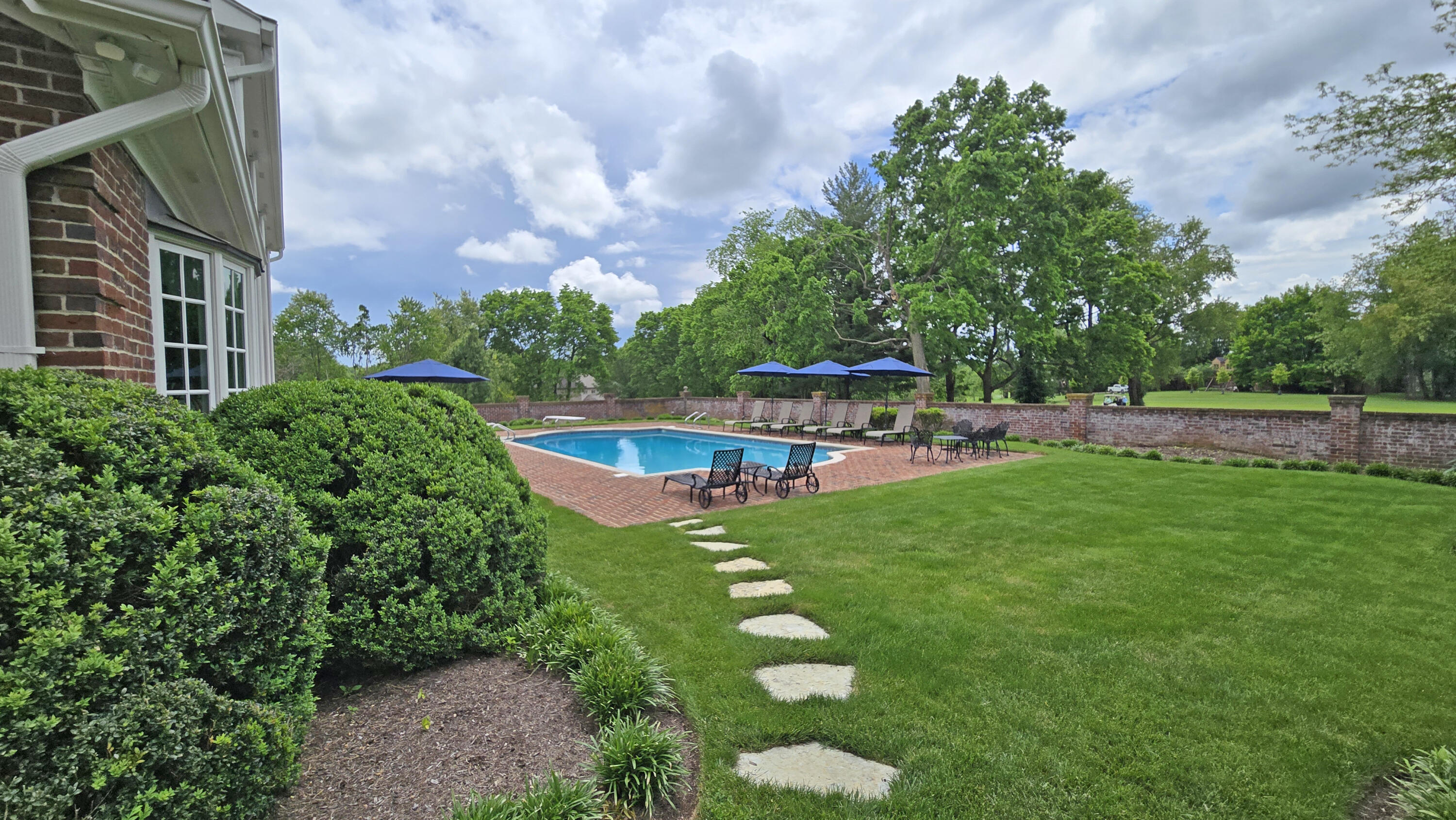 Lexington, Kentucky 40509, United States, 5 Bedrooms Bedrooms, ,6 BathroomsBathrooms,Residential,Pending,130221