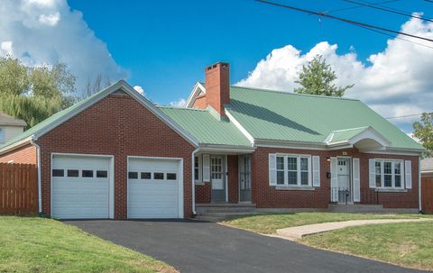 Photo of 511 Baker Court, Richmond, KY 40475 (MLS # 25502954)