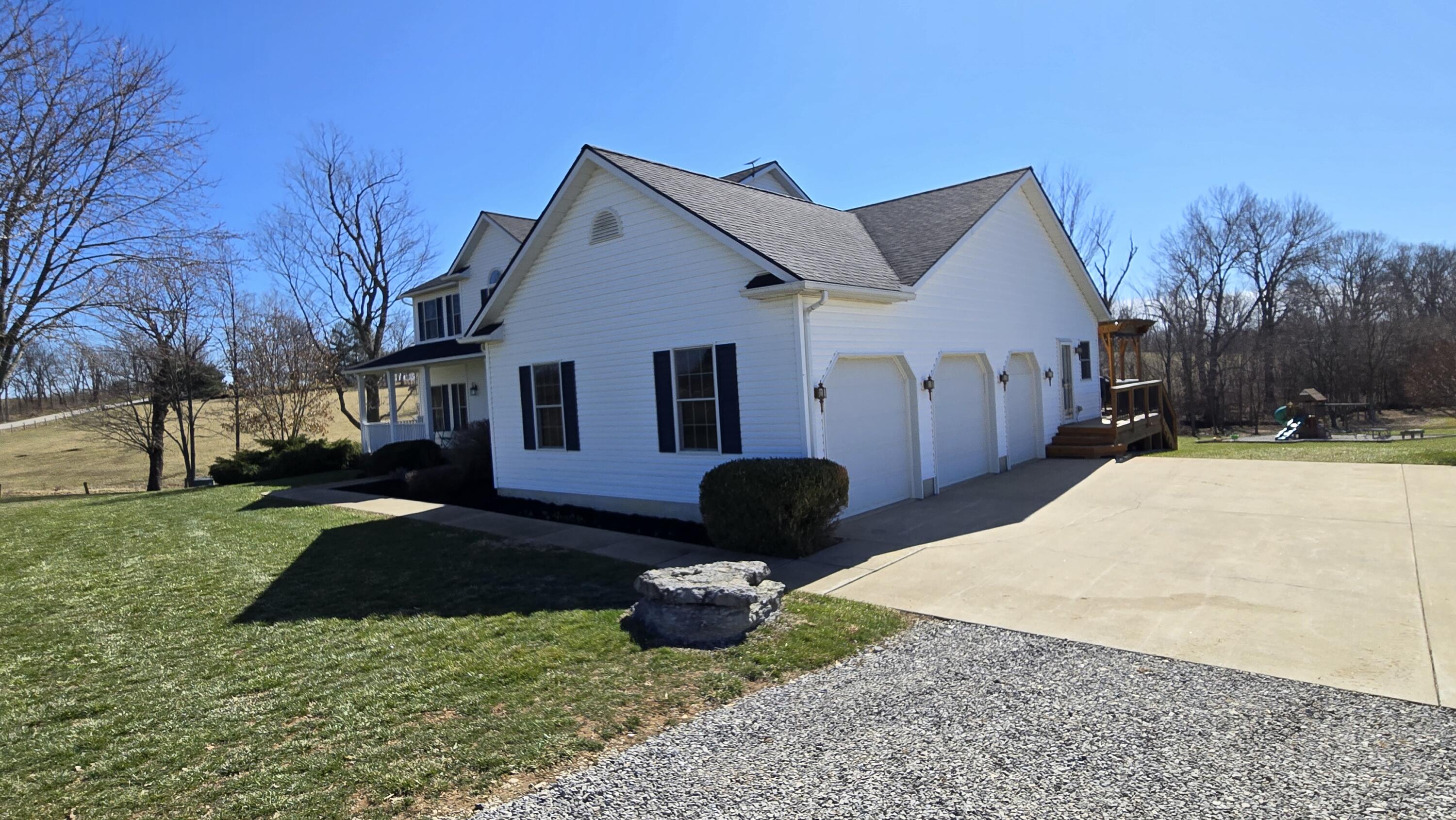 Paris, Kentucky 40361, United States, 4 Bedrooms Bedrooms, ,4 BathroomsBathrooms,Residential,Active,91944