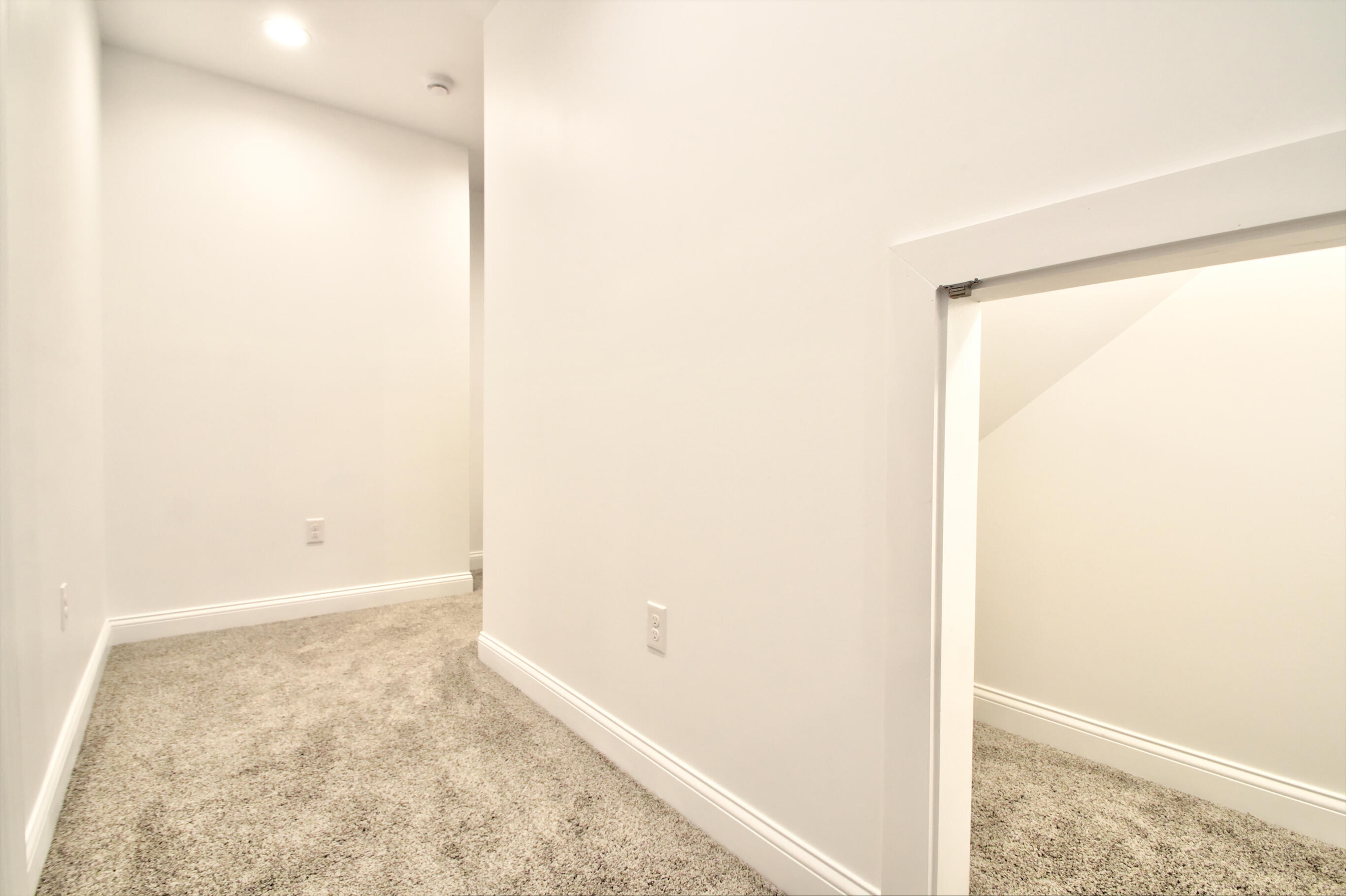 Paris, Kentucky 40361, United States, 4 Bedrooms Bedrooms, ,4 BathroomsBathrooms,Residential,Active,91944