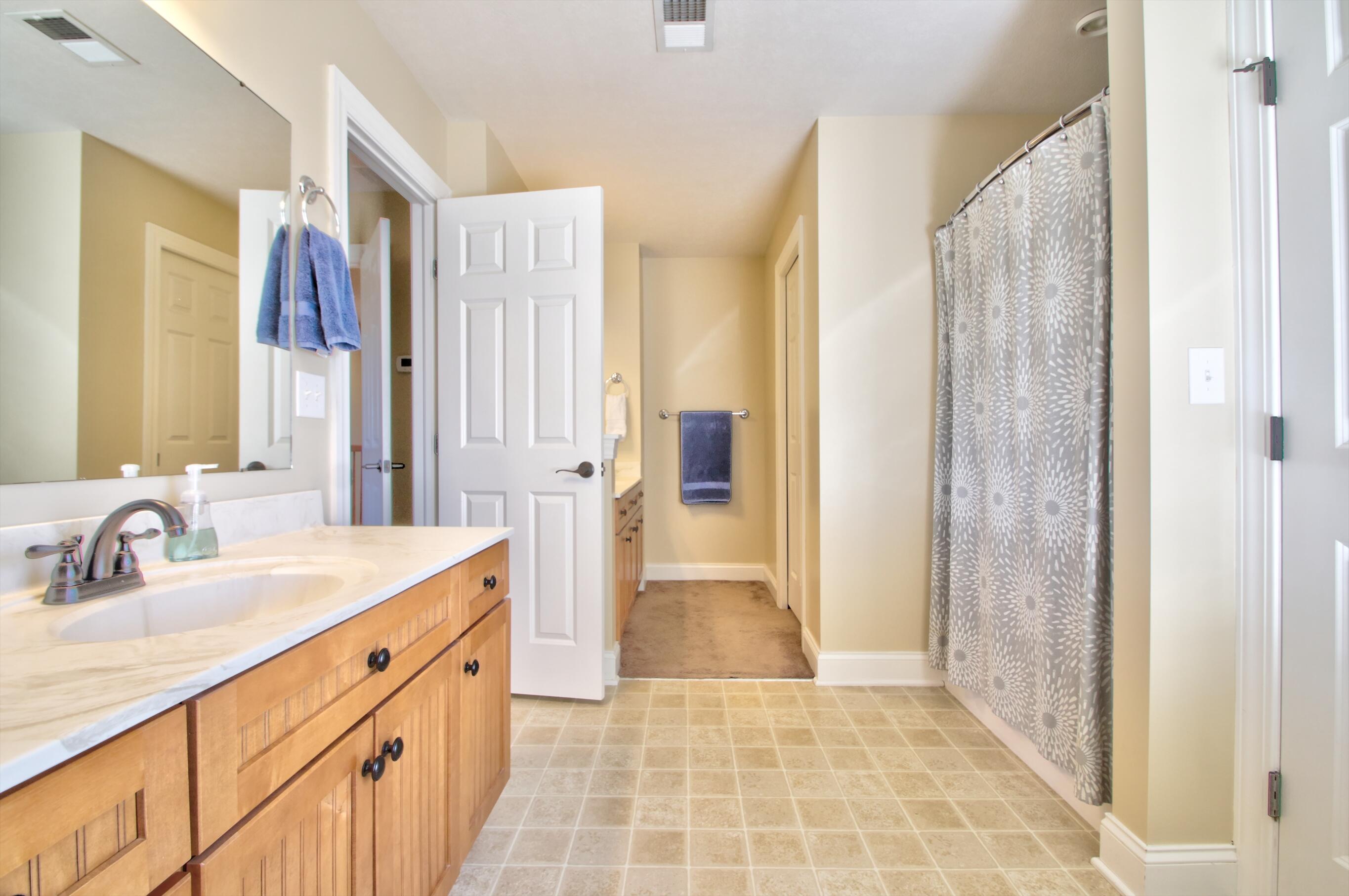 Paris, Kentucky 40361, United States, 4 Bedrooms Bedrooms, ,4 BathroomsBathrooms,Residential,Active,91944