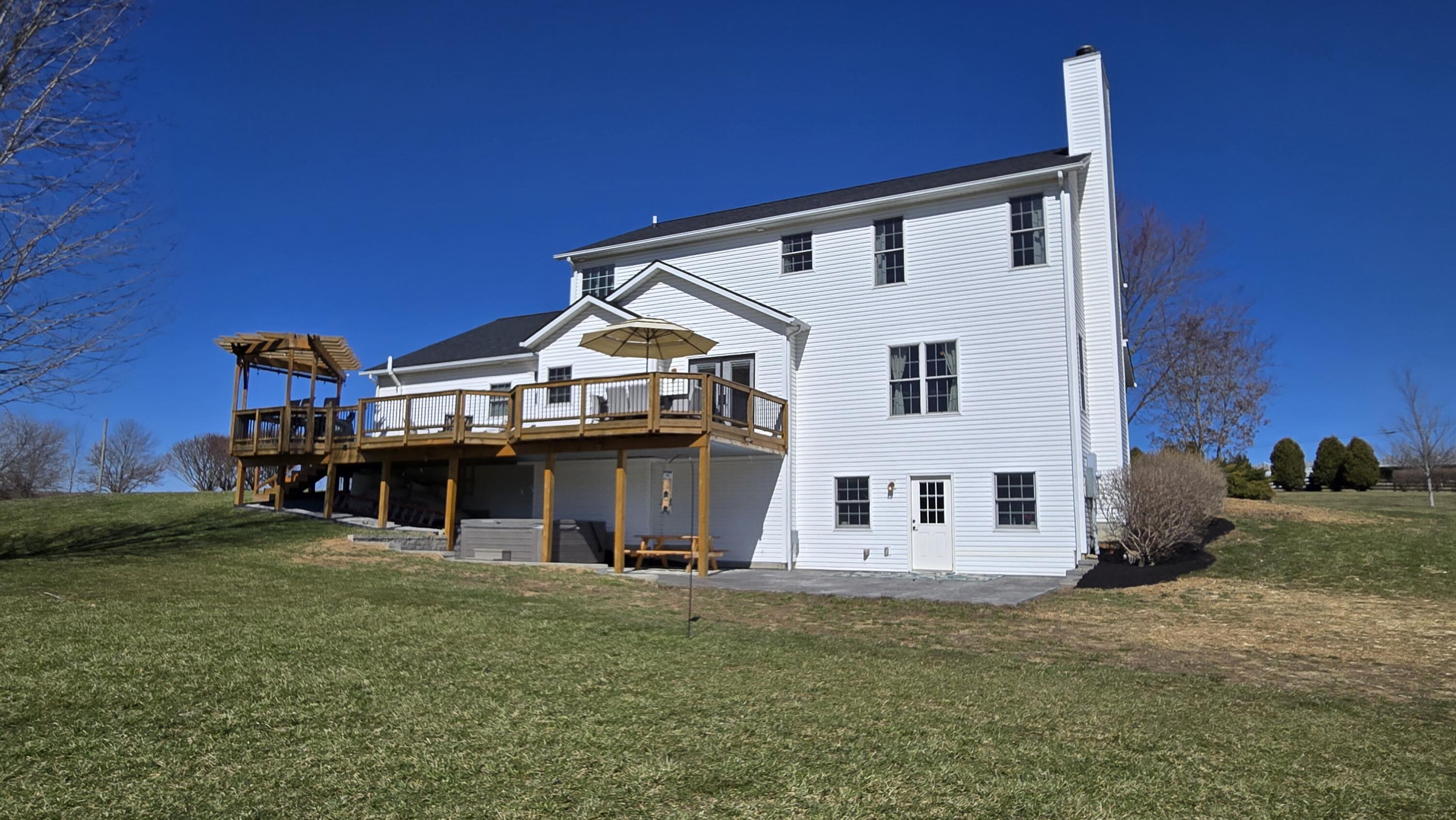 Paris, Kentucky 40361, United States, 4 Bedrooms Bedrooms, ,4 BathroomsBathrooms,Residential,Active,91944