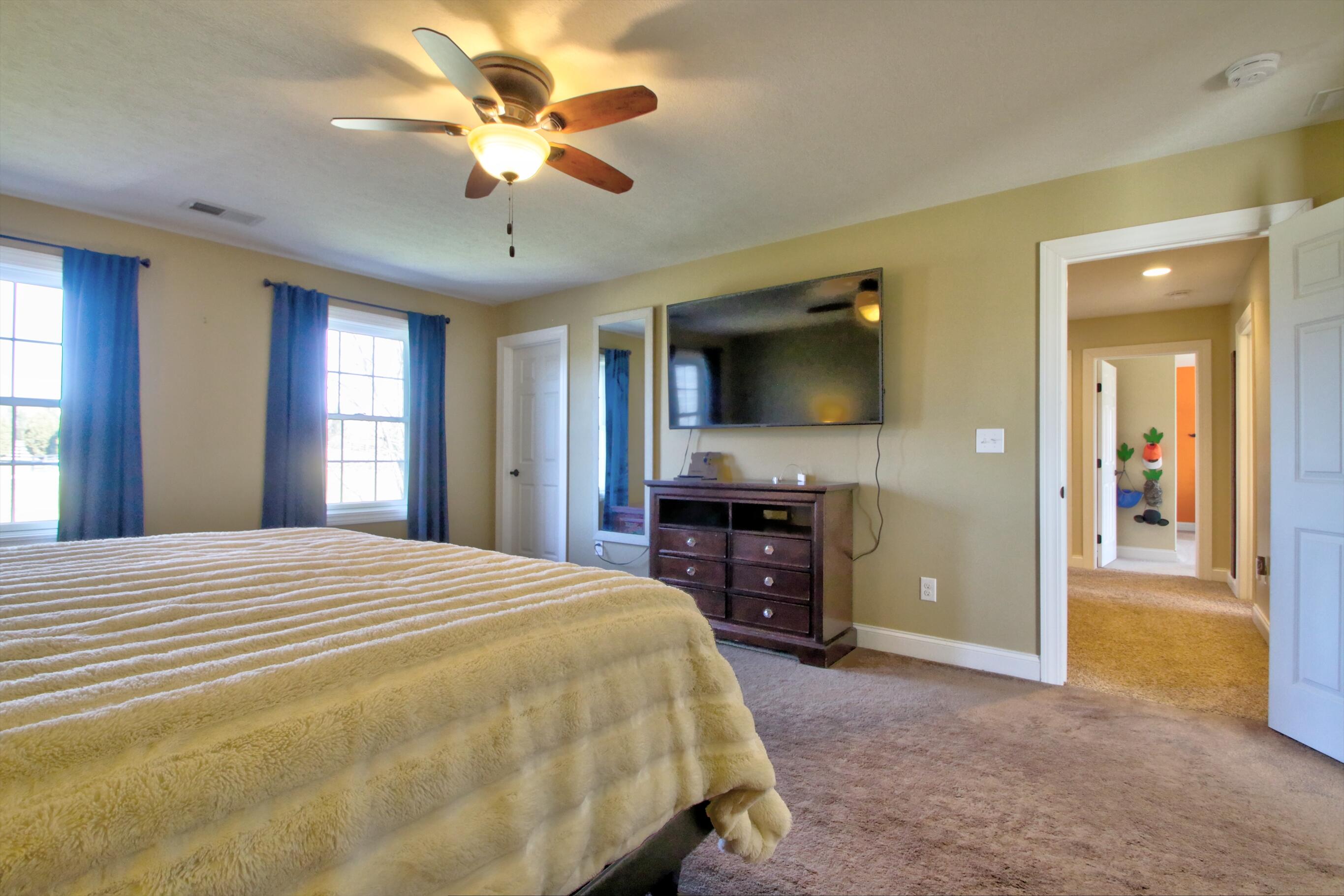 Paris, Kentucky 40361, United States, 4 Bedrooms Bedrooms, ,4 BathroomsBathrooms,Residential,Active,91944