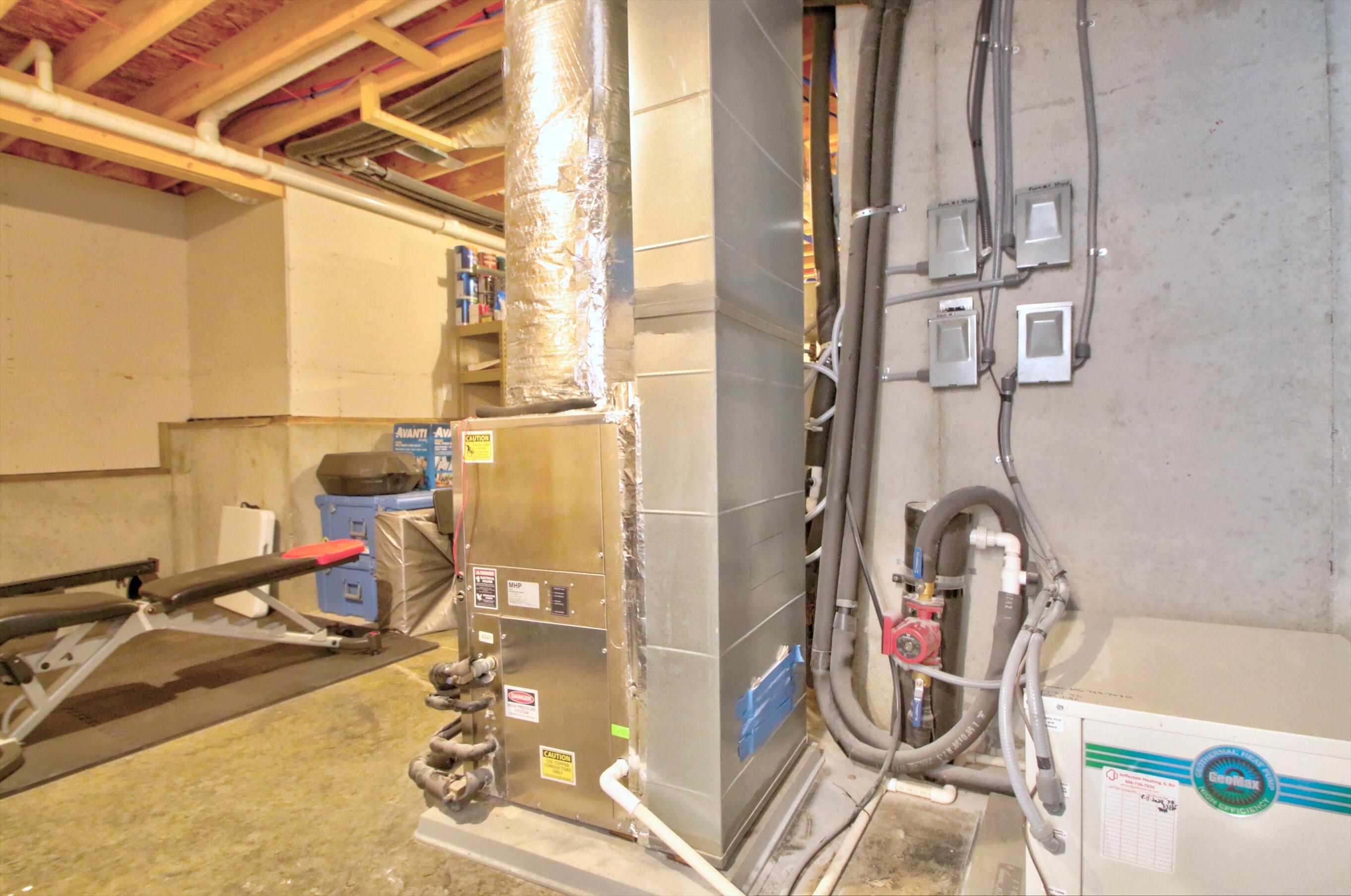 Paris, Kentucky 40361, United States, 4 Bedrooms Bedrooms, ,4 BathroomsBathrooms,Residential,Active,91944