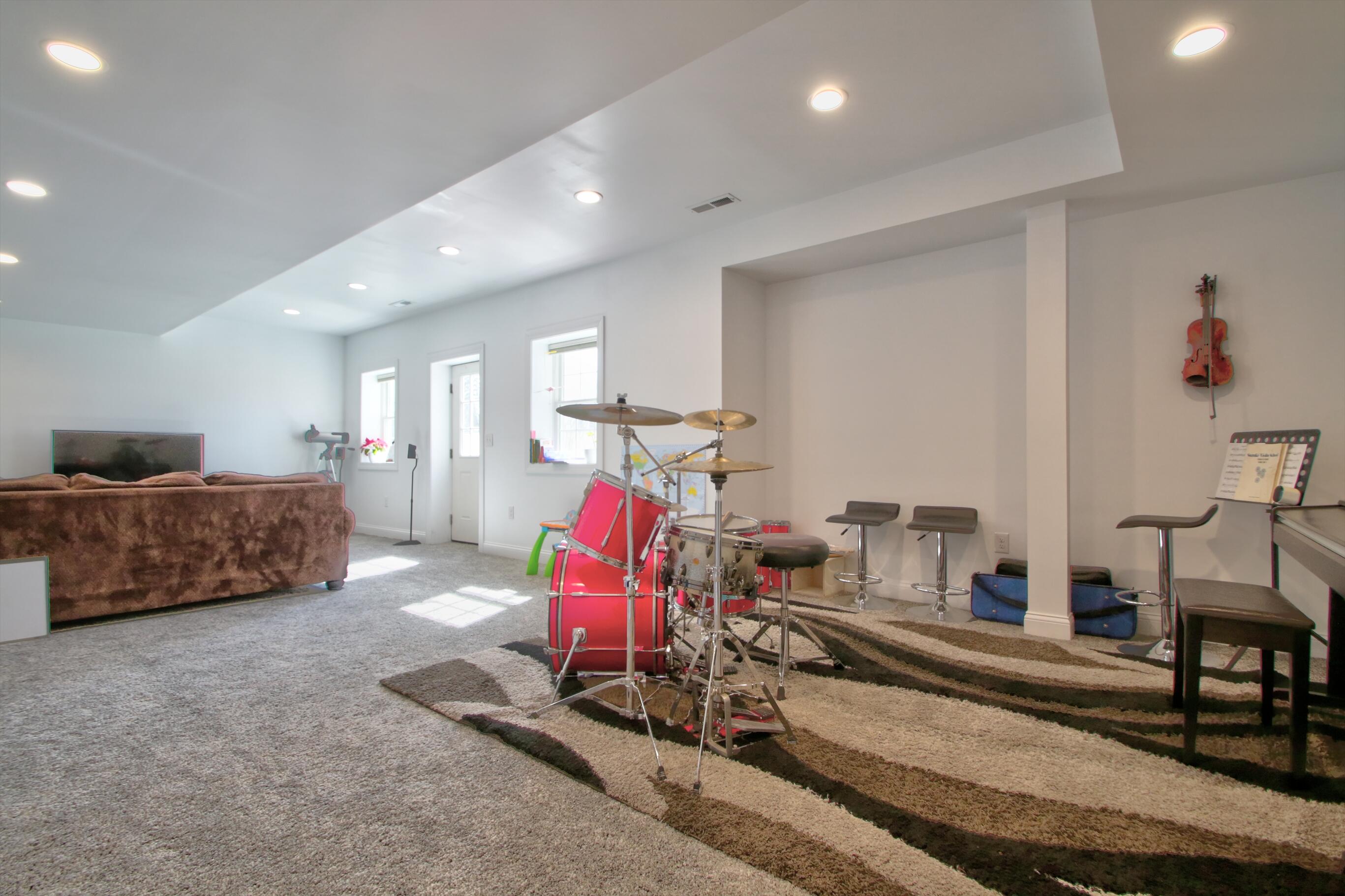 Paris, Kentucky 40361, United States, 4 Bedrooms Bedrooms, ,4 BathroomsBathrooms,Residential,Active,91944