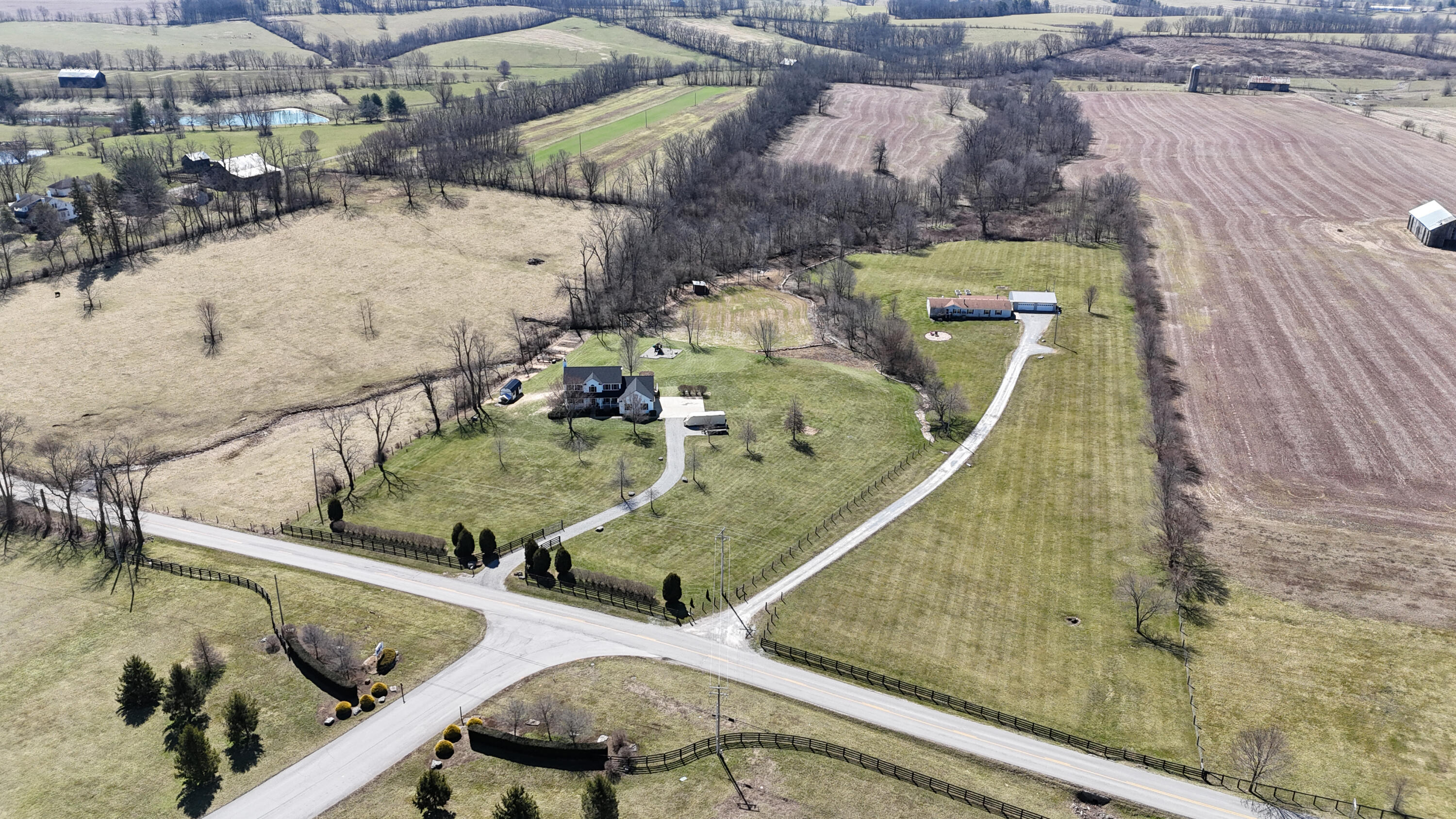 Paris, Kentucky 40361, United States, 4 Bedrooms Bedrooms, ,4 BathroomsBathrooms,Residential,Active,91944