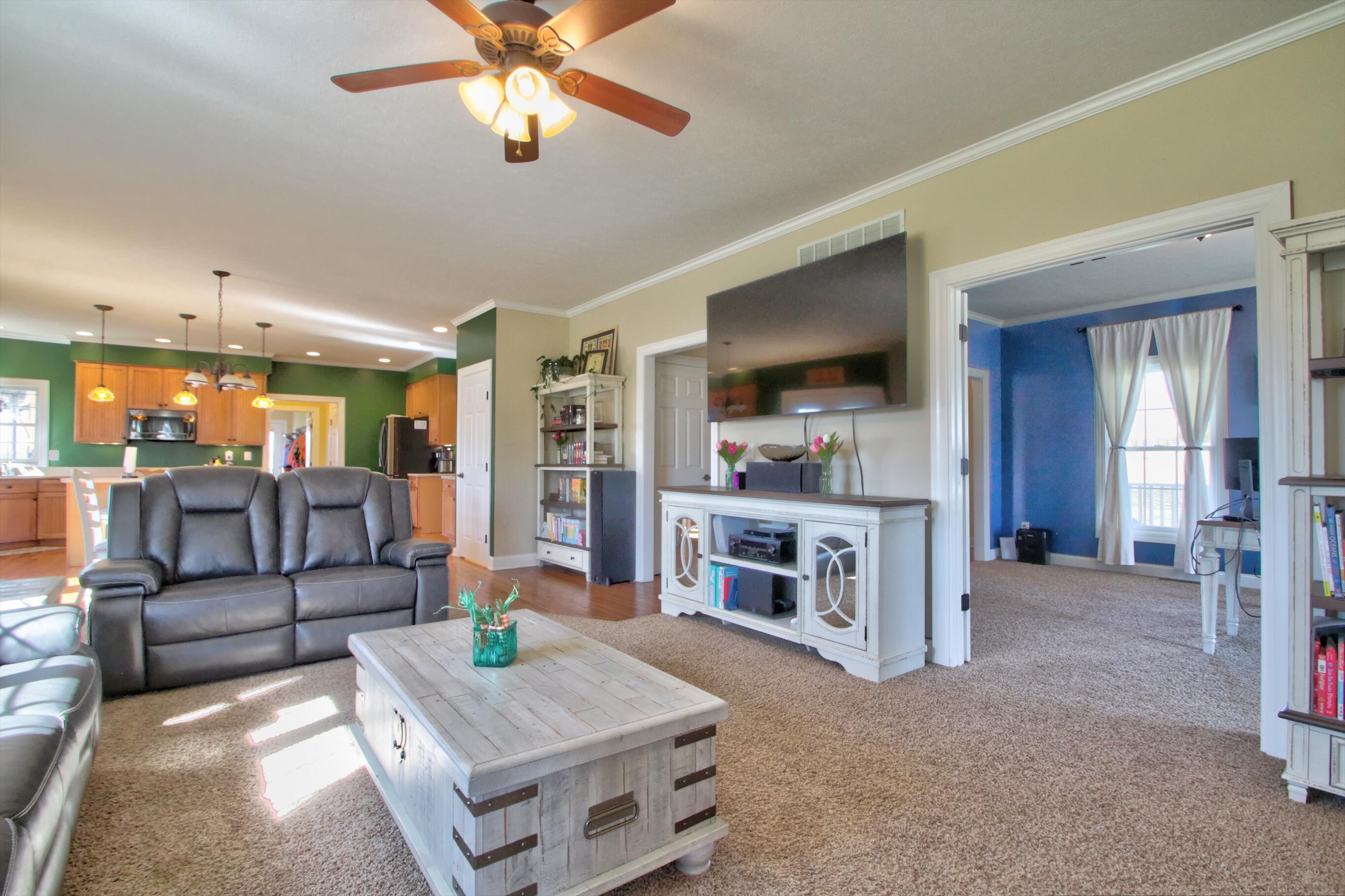 Paris, Kentucky 40361, United States, 4 Bedrooms Bedrooms, ,4 BathroomsBathrooms,Residential,Active,91944