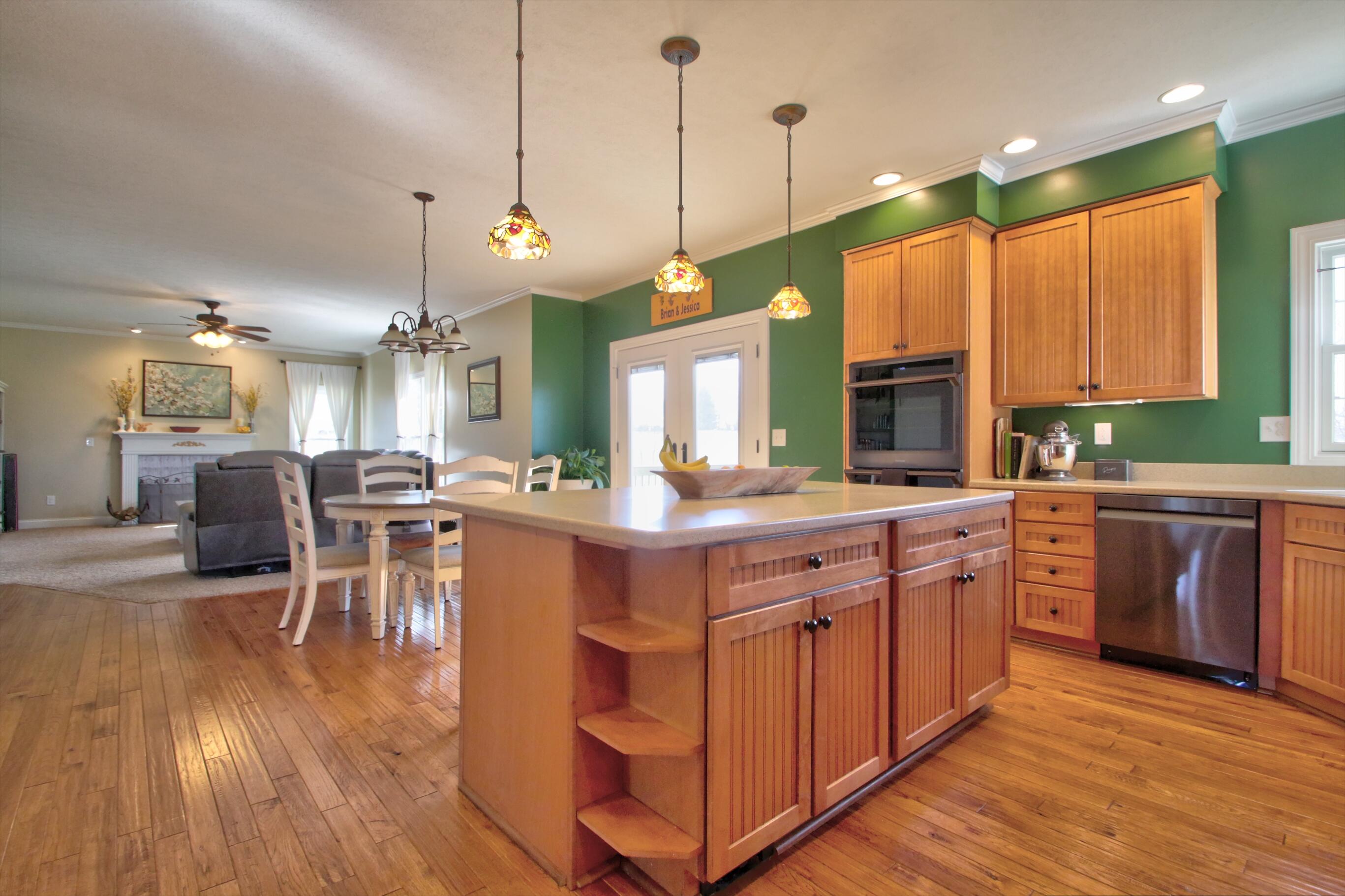 Paris, Kentucky 40361, United States, 4 Bedrooms Bedrooms, ,4 BathroomsBathrooms,Residential,Active,91944