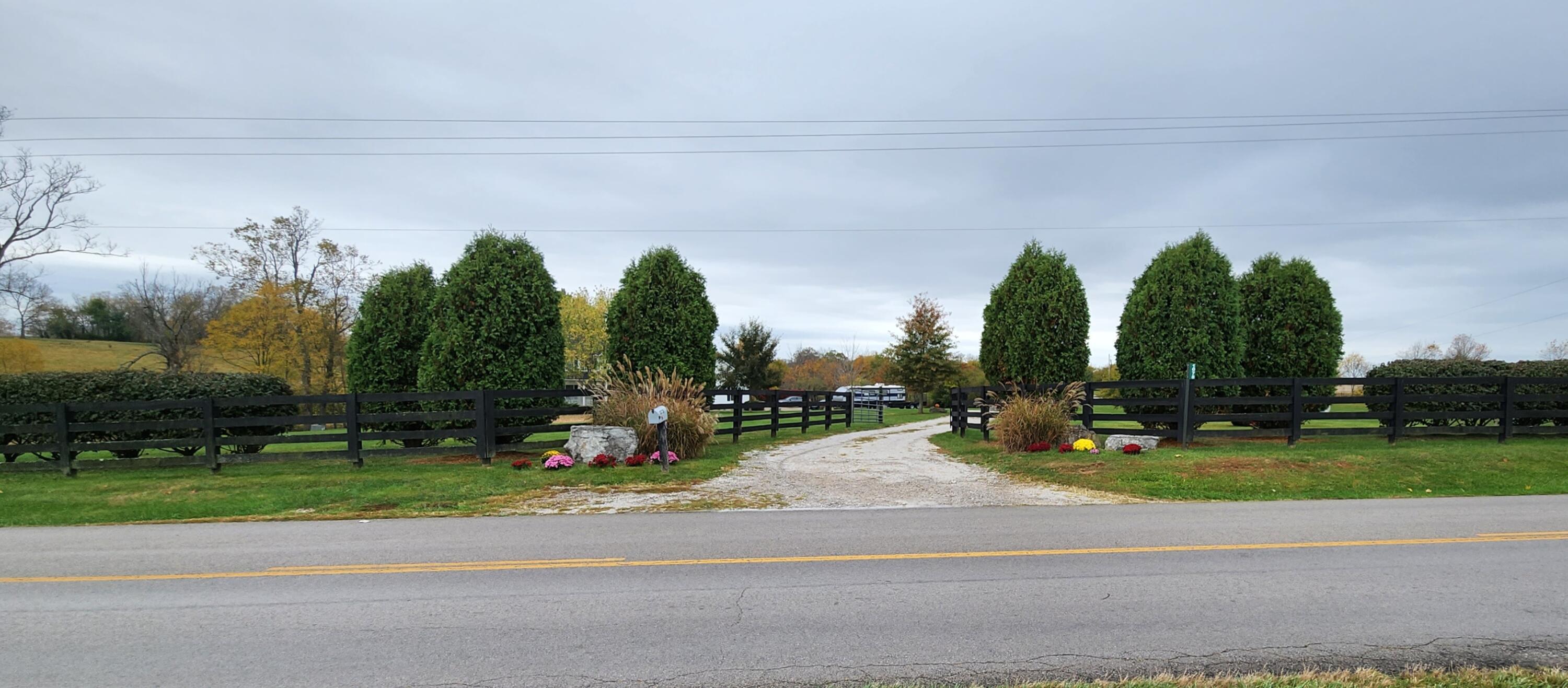 Paris, Kentucky 40361, United States, 4 Bedrooms Bedrooms, ,4 BathroomsBathrooms,Residential,Active,91944