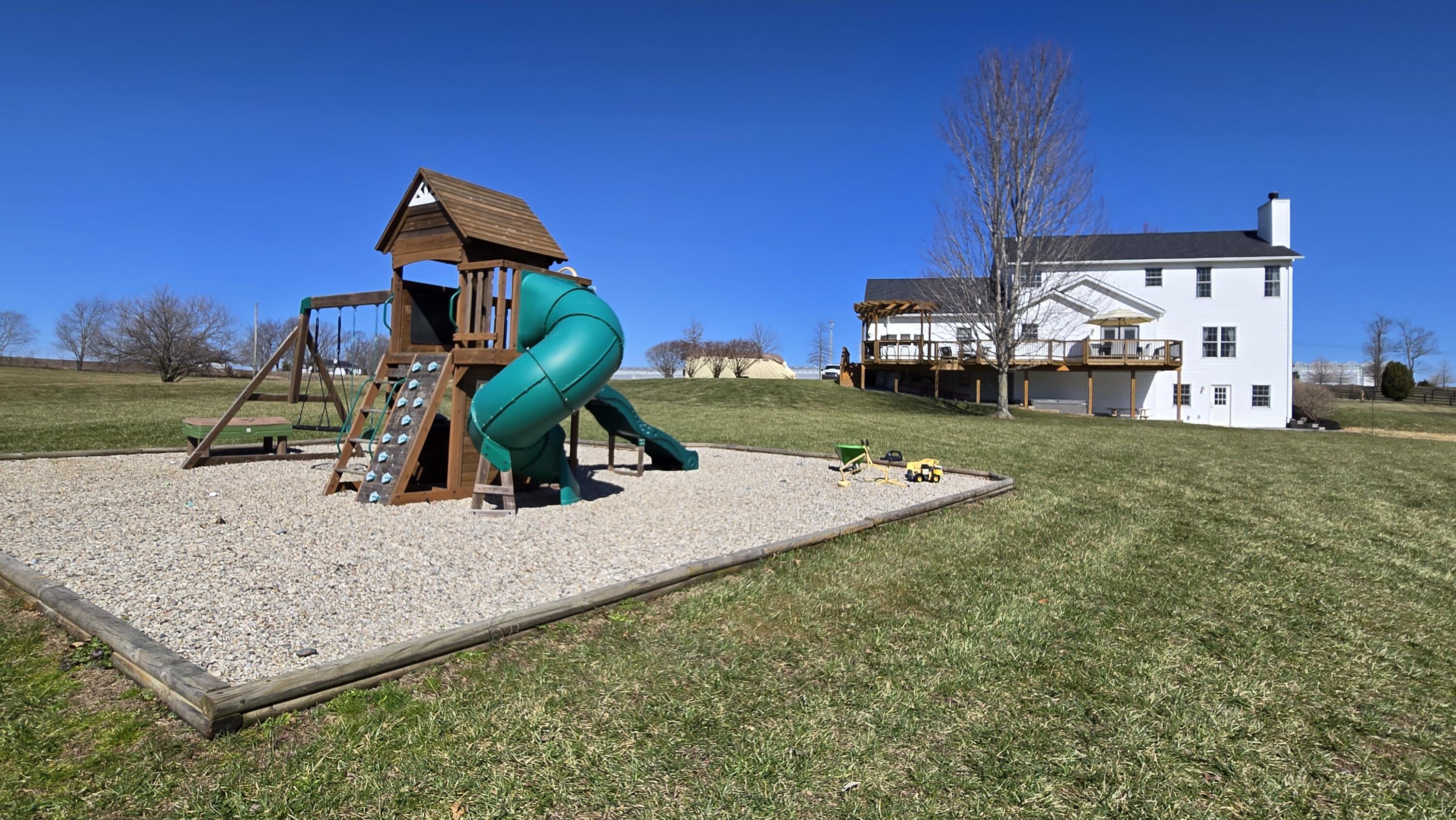 Paris, Kentucky 40361, United States, 4 Bedrooms Bedrooms, ,4 BathroomsBathrooms,Residential,Active,91944