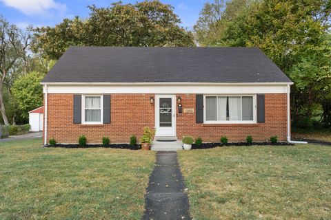 Photo of 1809 Beacon Hill Road, Lexington, KY 40504 (MLS # 25502012)