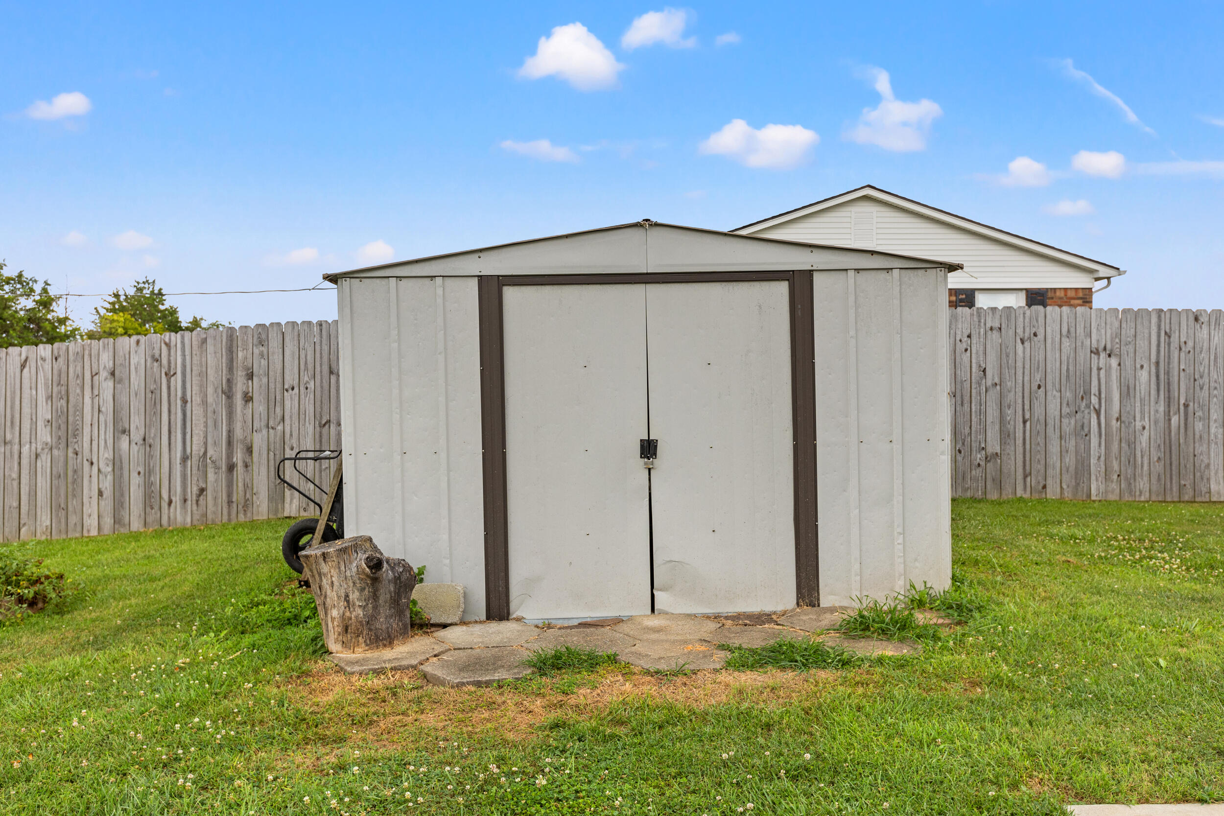 Richmond, Kentucky 40475, United States, 3 Bedrooms Bedrooms, ,2 BathroomsBathrooms,Residential,Pending,186455