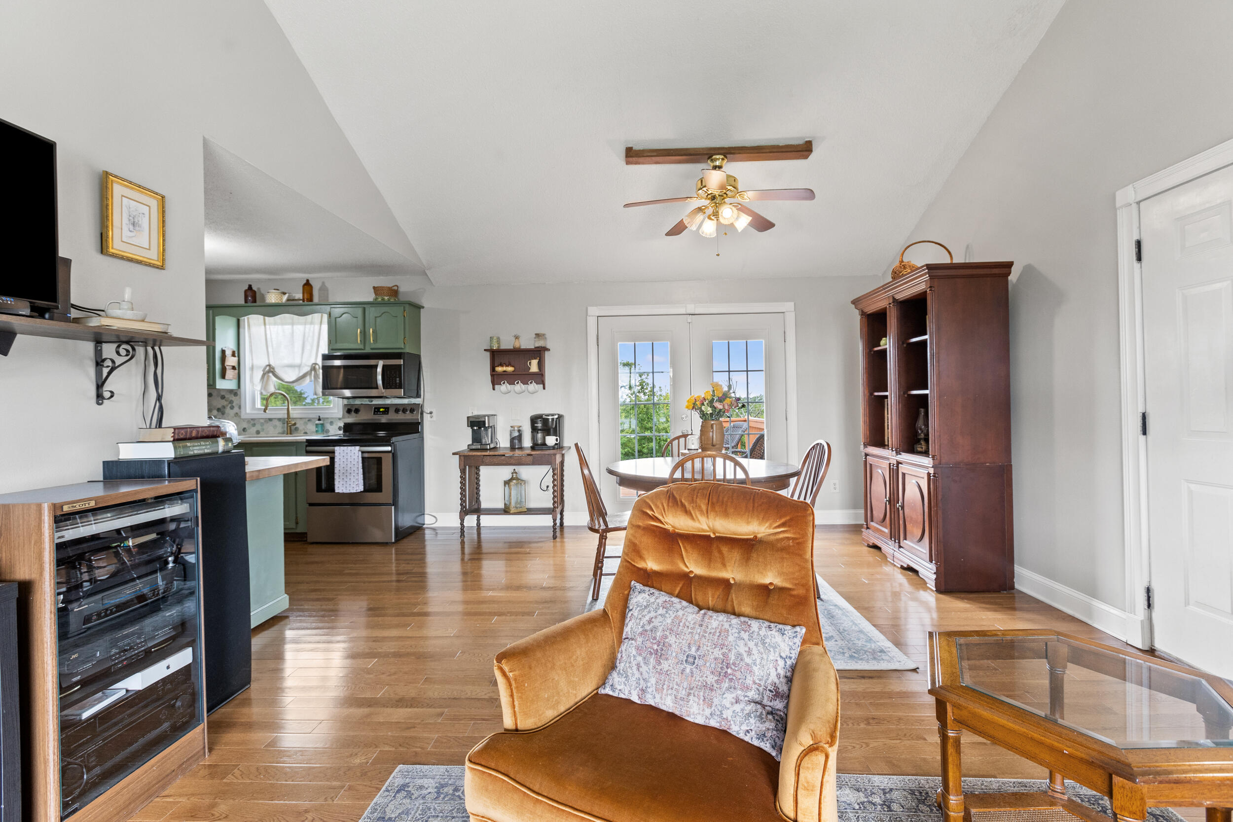 Richmond, Kentucky 40475, United States, 3 Bedrooms Bedrooms, ,2 BathroomsBathrooms,Residential,Pending,186455