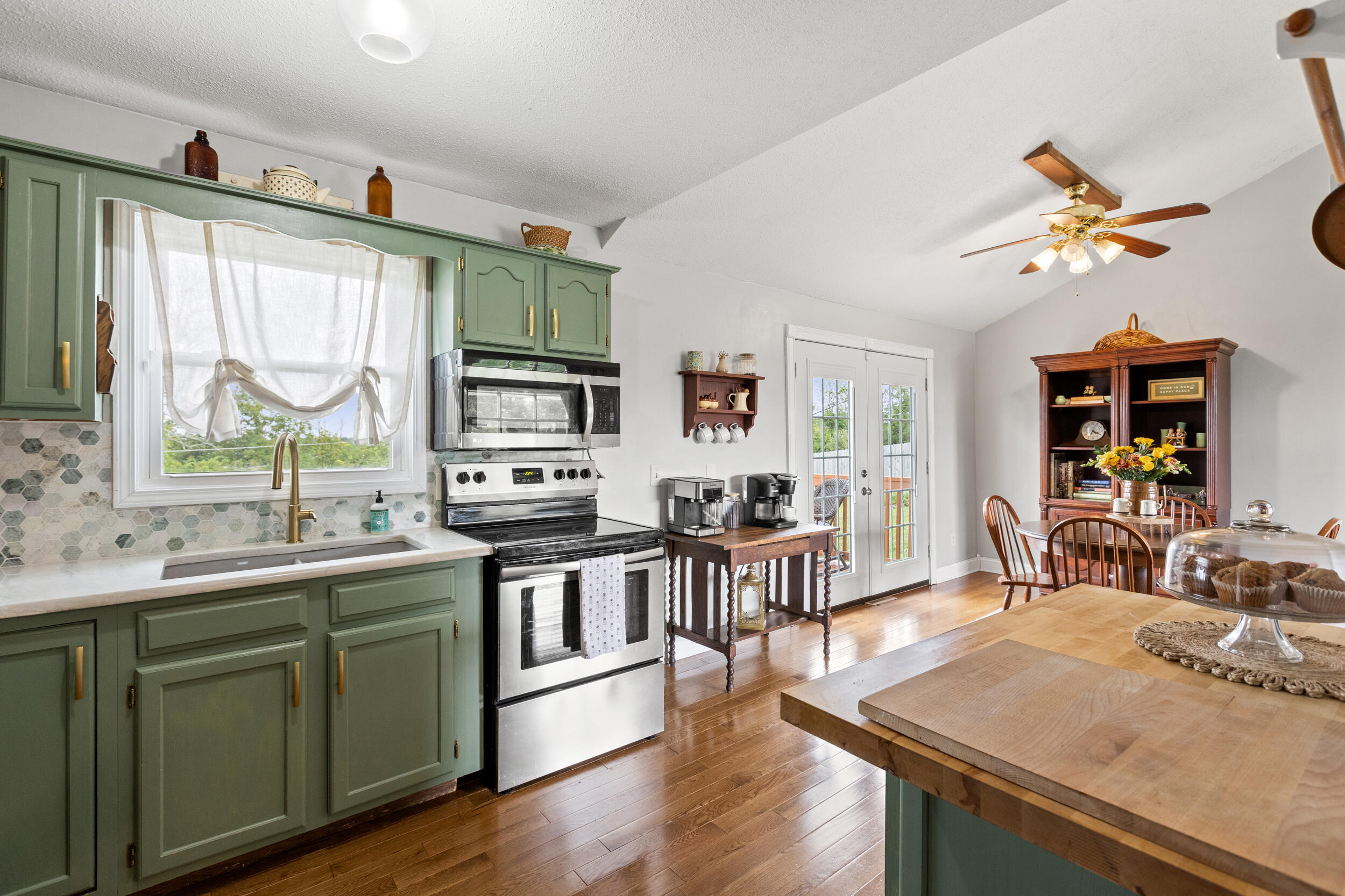 Richmond, Kentucky 40475, United States, 3 Bedrooms Bedrooms, ,2 BathroomsBathrooms,Residential,Pending,186455