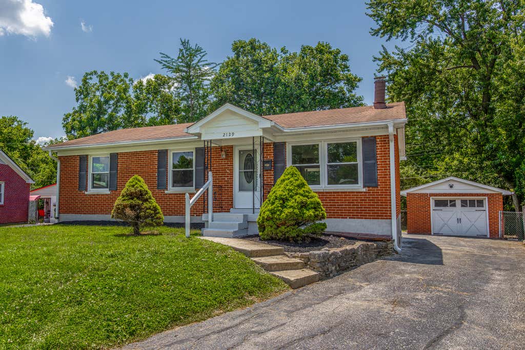 Photo of 2129 Palms Drive, Lexington, KY 40504 (MLS # 26020838)