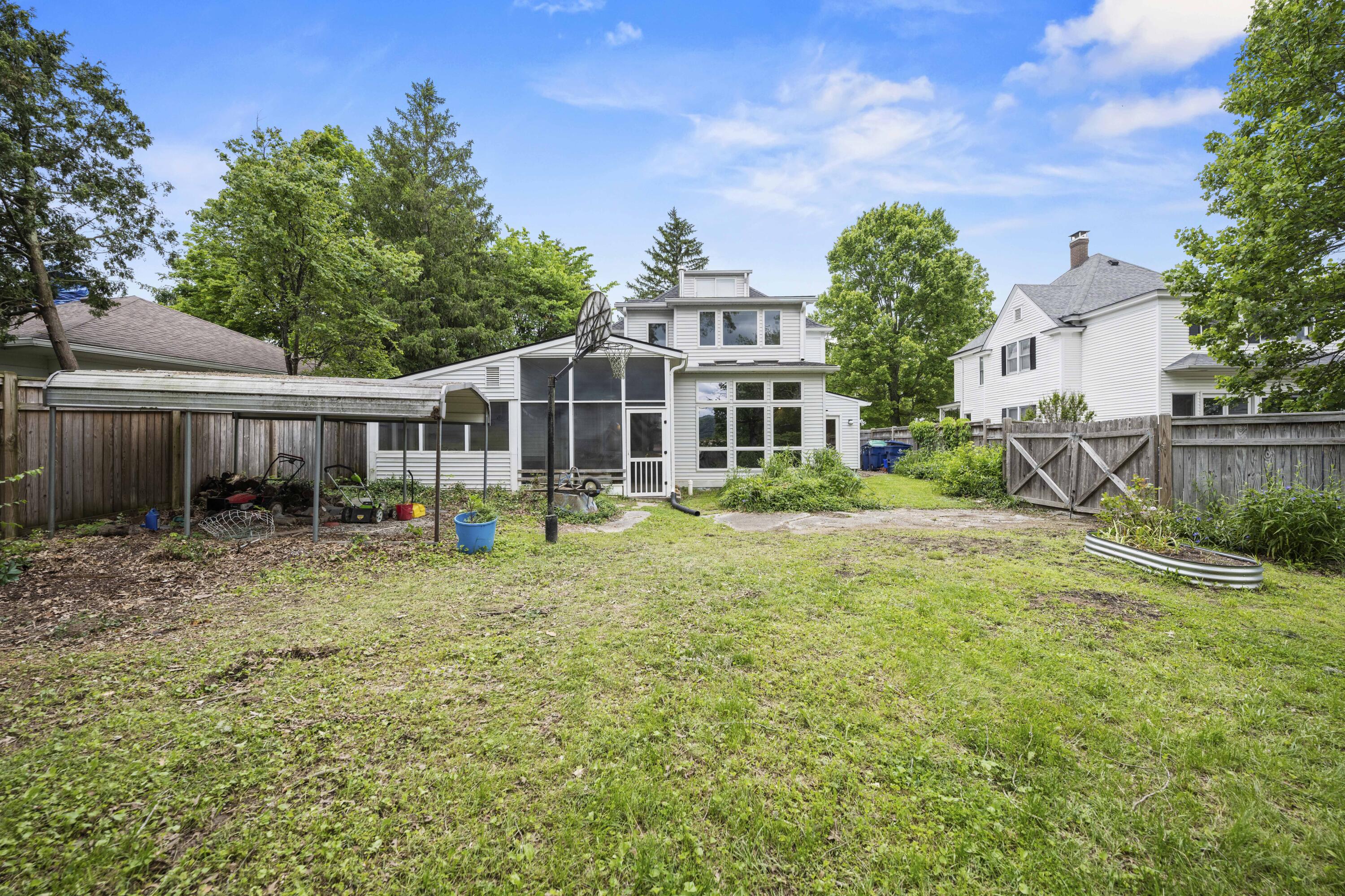 Berea, Kentucky 40403, United States, 5 Bedrooms Bedrooms, ,4 BathroomsBathrooms,Residential,Active,135834