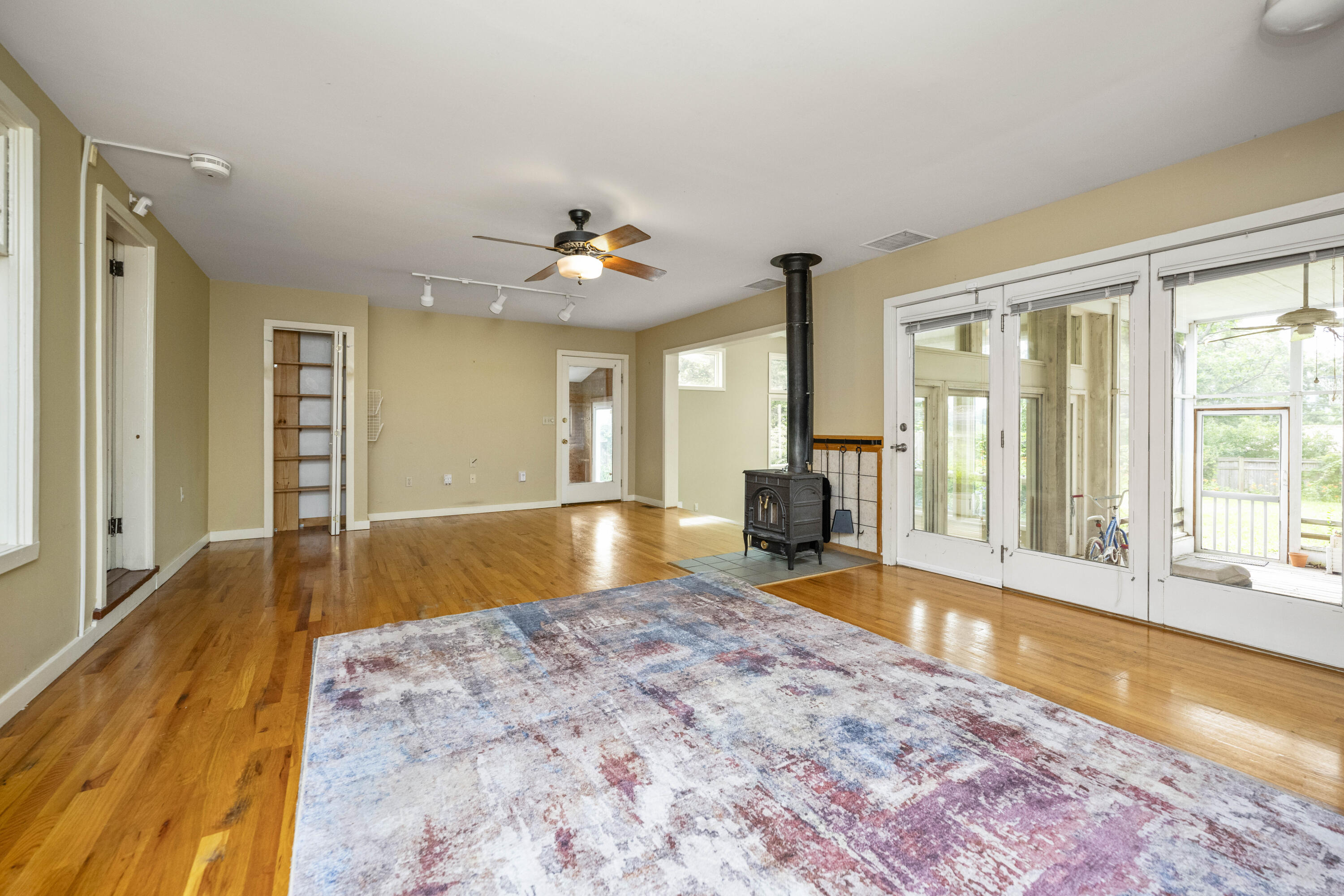 Berea, Kentucky 40403, United States, 5 Bedrooms Bedrooms, ,4 BathroomsBathrooms,Residential,Active,135834