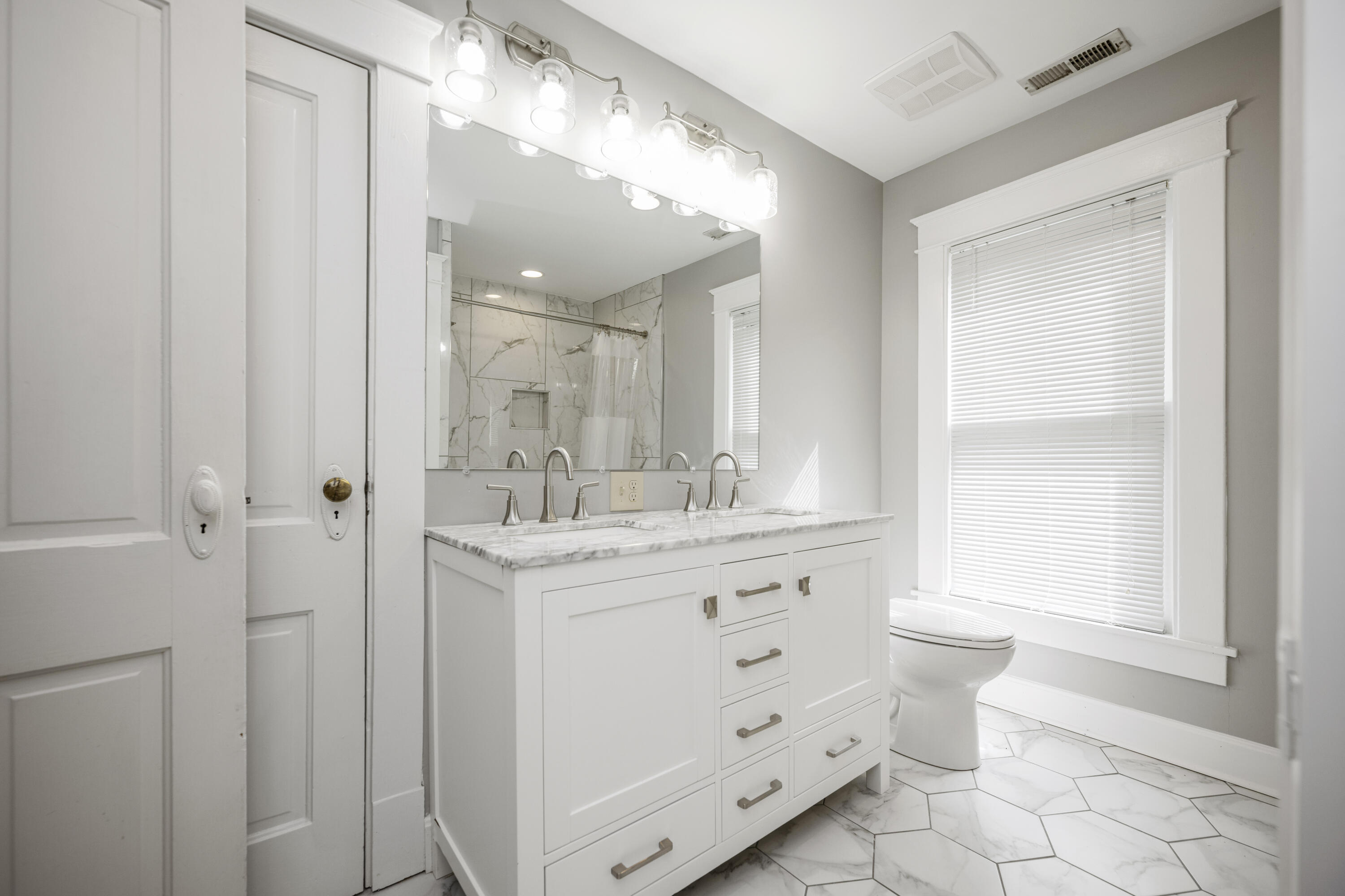 Berea, Kentucky 40403, United States, 5 Bedrooms Bedrooms, ,4 BathroomsBathrooms,Residential,Active,135834