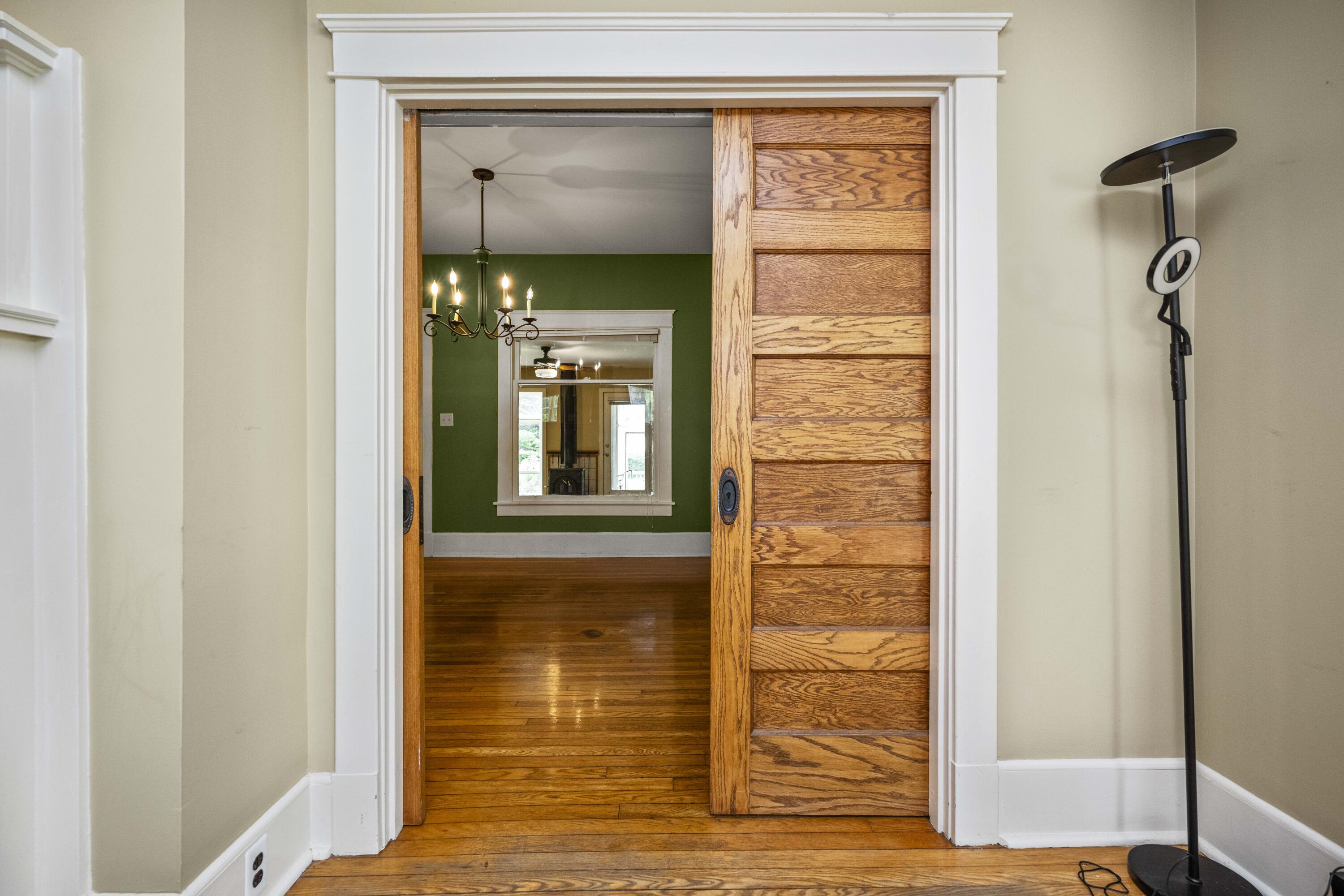 Berea, Kentucky 40403, United States, 5 Bedrooms Bedrooms, ,4 BathroomsBathrooms,Residential,Active,135834