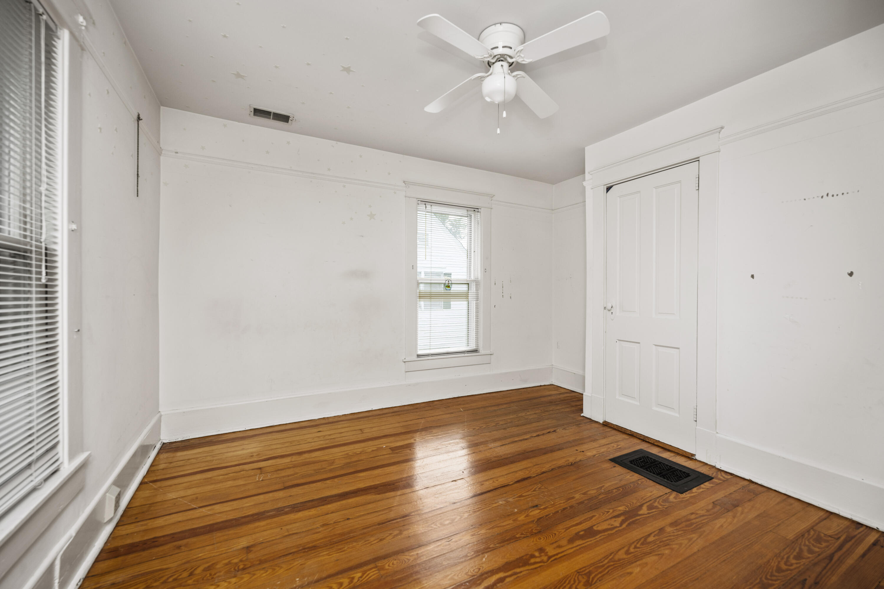 Berea, Kentucky 40403, United States, 5 Bedrooms Bedrooms, ,4 BathroomsBathrooms,Residential,Active,135834