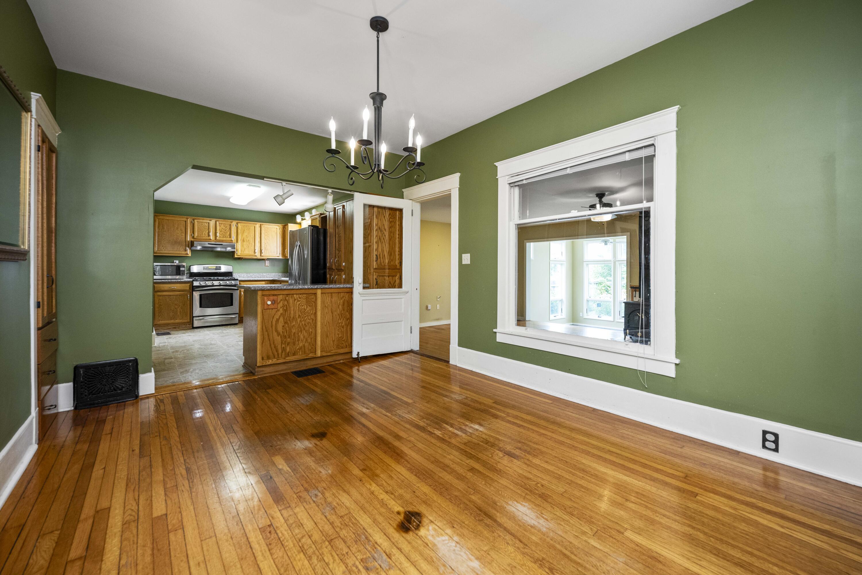 Berea, Kentucky 40403, United States, 5 Bedrooms Bedrooms, ,4 BathroomsBathrooms,Residential,Active,135834