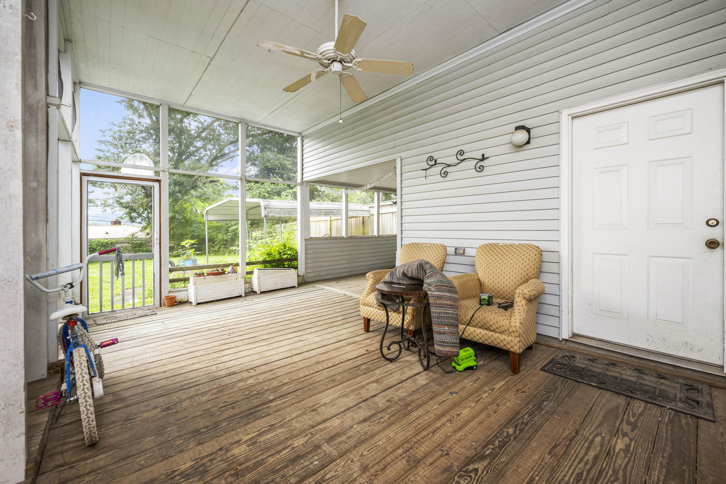 Berea, Kentucky 40403, United States, 5 Bedrooms Bedrooms, ,4 BathroomsBathrooms,Residential,Active,135834