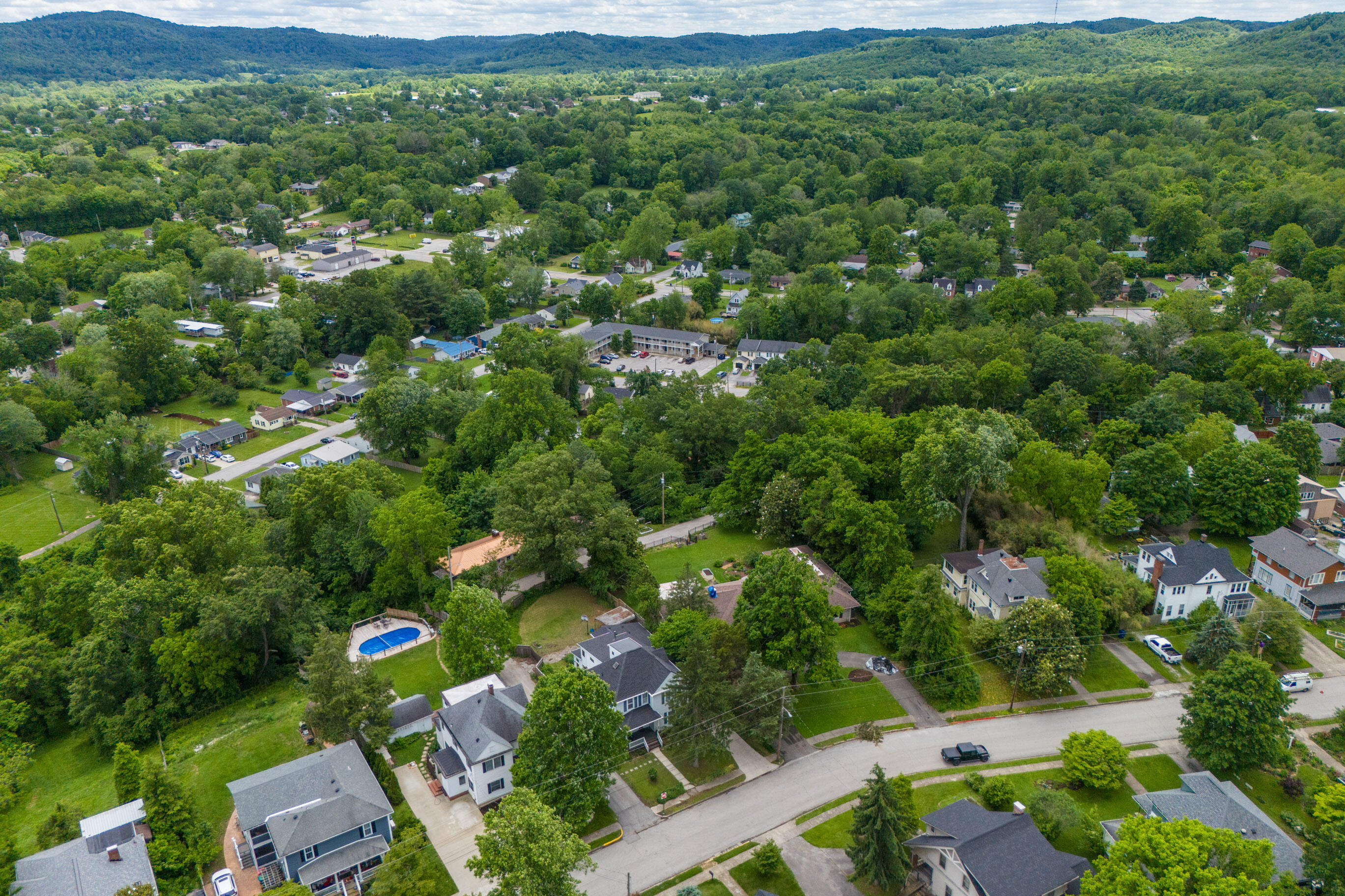 Berea, Kentucky 40403, United States, 5 Bedrooms Bedrooms, ,4 BathroomsBathrooms,Residential,Active,135834