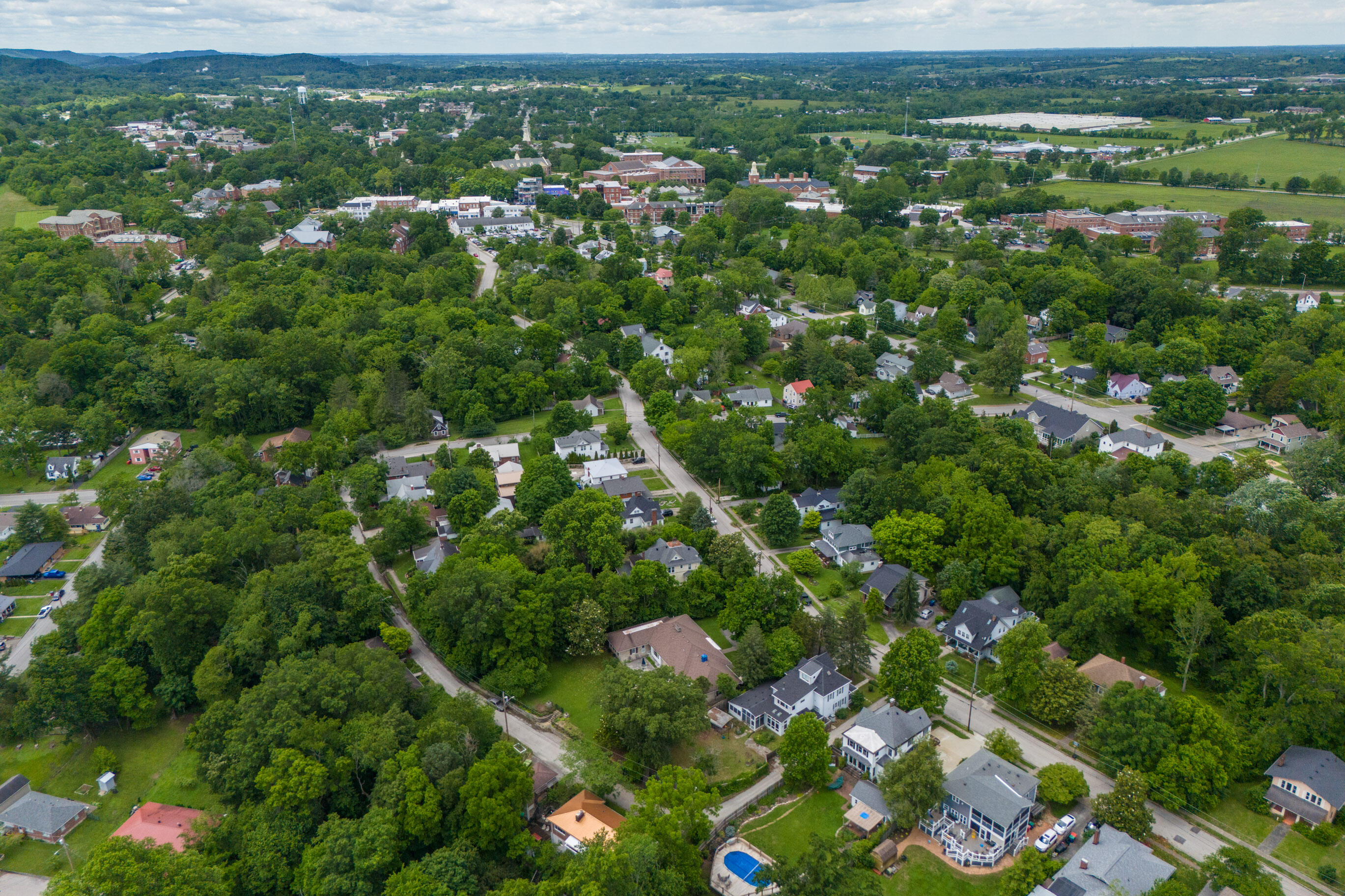 Berea, Kentucky 40403, United States, 5 Bedrooms Bedrooms, ,4 BathroomsBathrooms,Residential,Active,135834