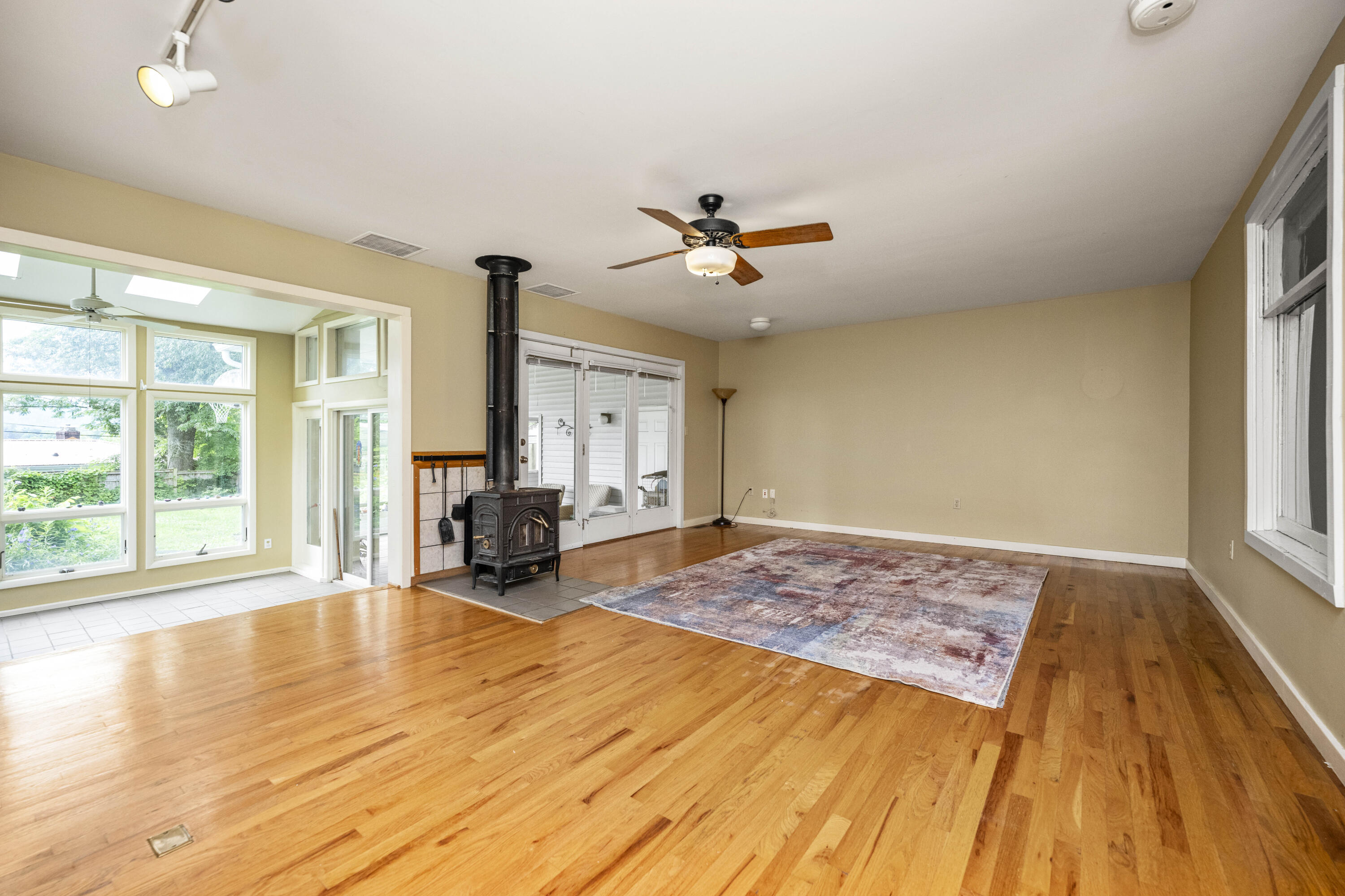 Berea, Kentucky 40403, United States, 5 Bedrooms Bedrooms, ,4 BathroomsBathrooms,Residential,Active,135834