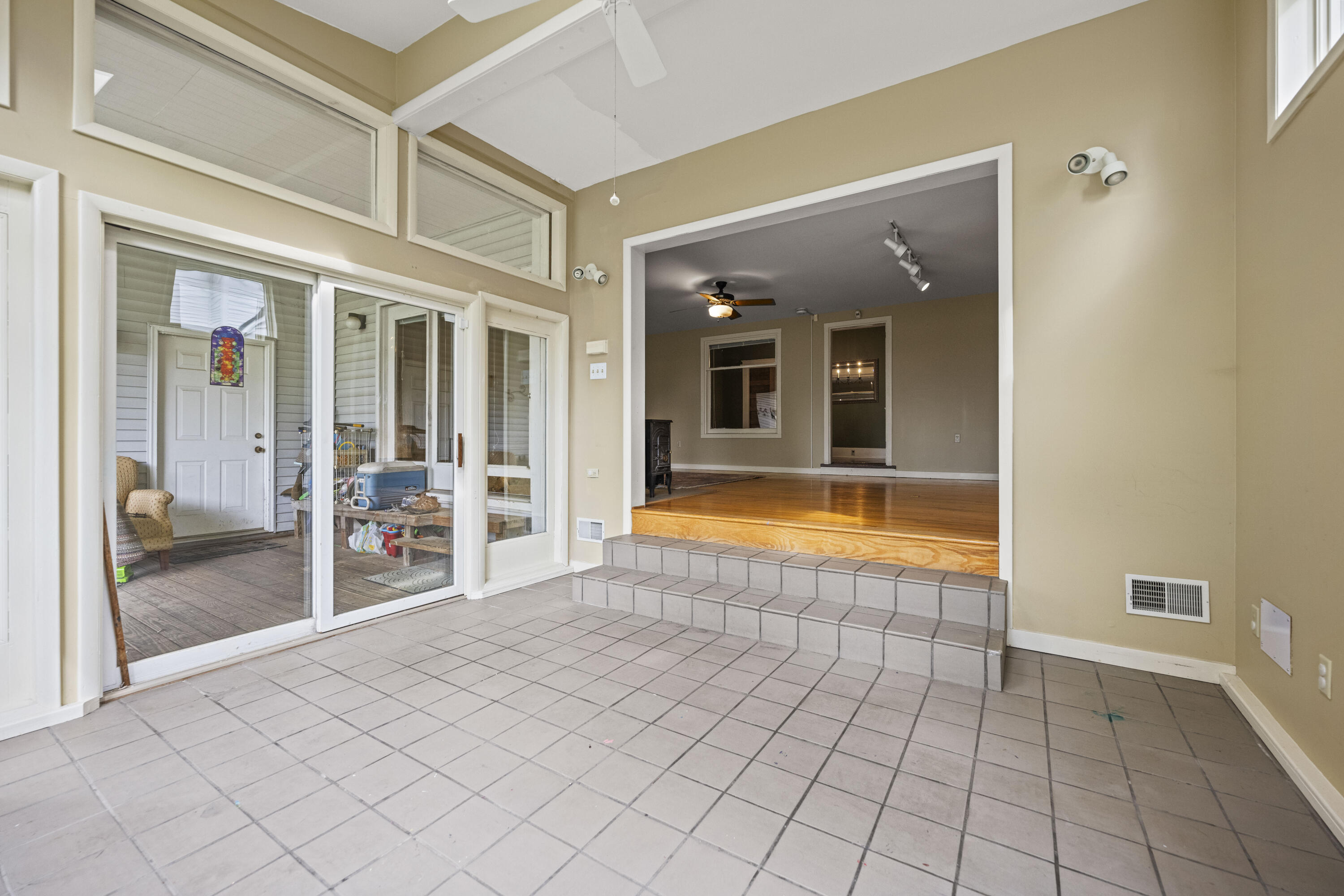 Berea, Kentucky 40403, United States, 5 Bedrooms Bedrooms, ,4 BathroomsBathrooms,Residential,Active,135834