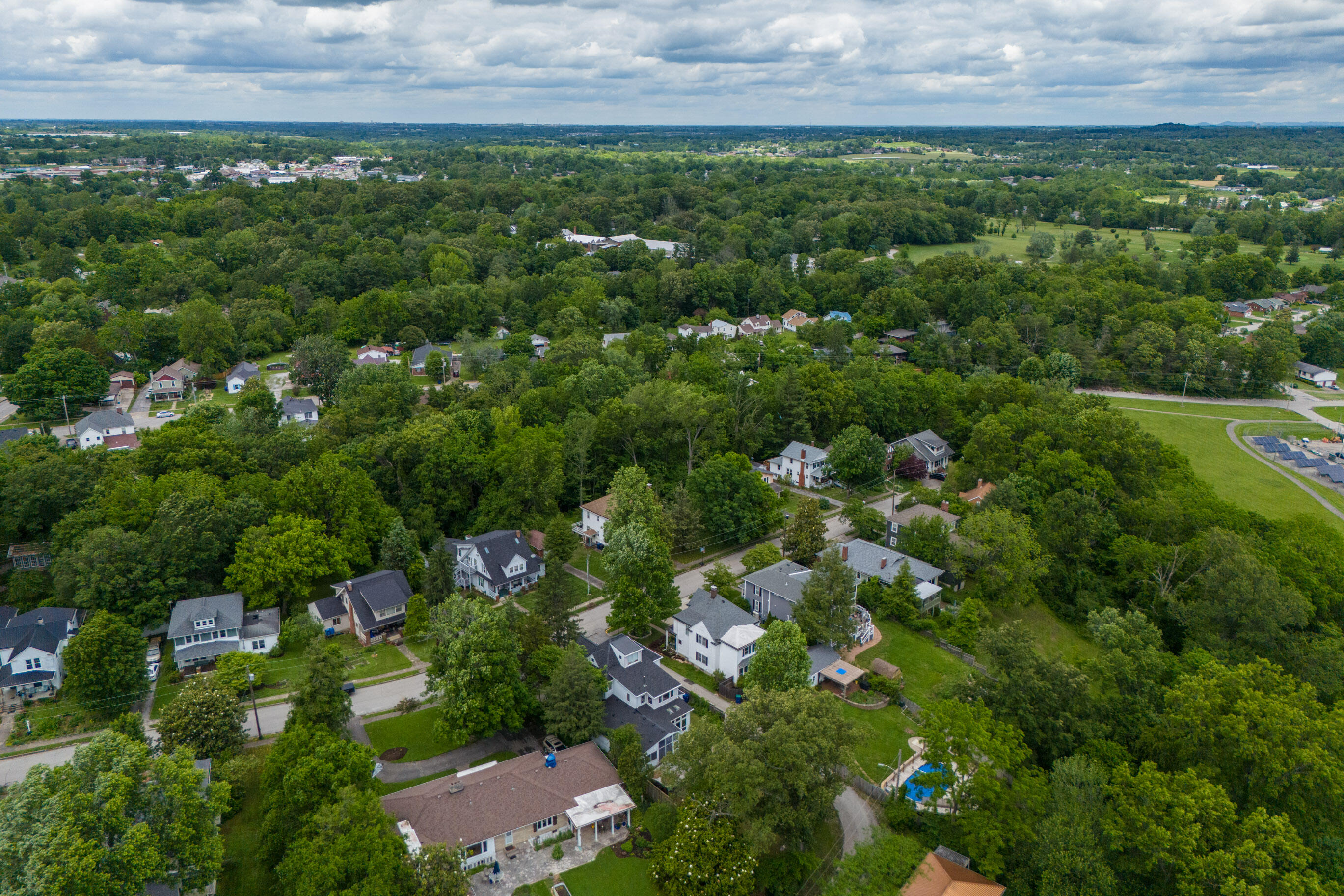 Berea, Kentucky 40403, United States, 5 Bedrooms Bedrooms, ,4 BathroomsBathrooms,Residential,Active,135834