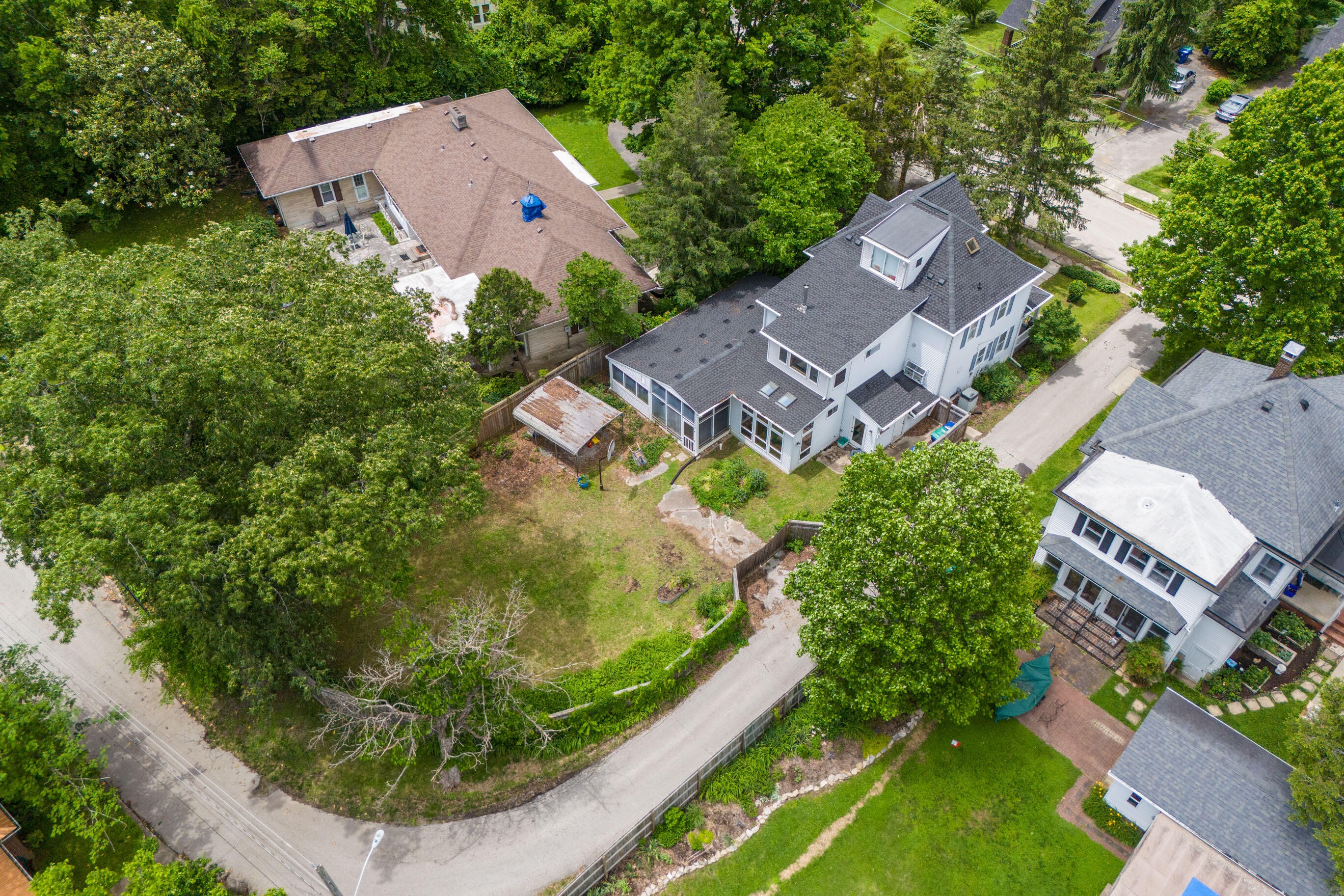 Berea, Kentucky 40403, United States, 5 Bedrooms Bedrooms, ,4 BathroomsBathrooms,Residential,Active,135834