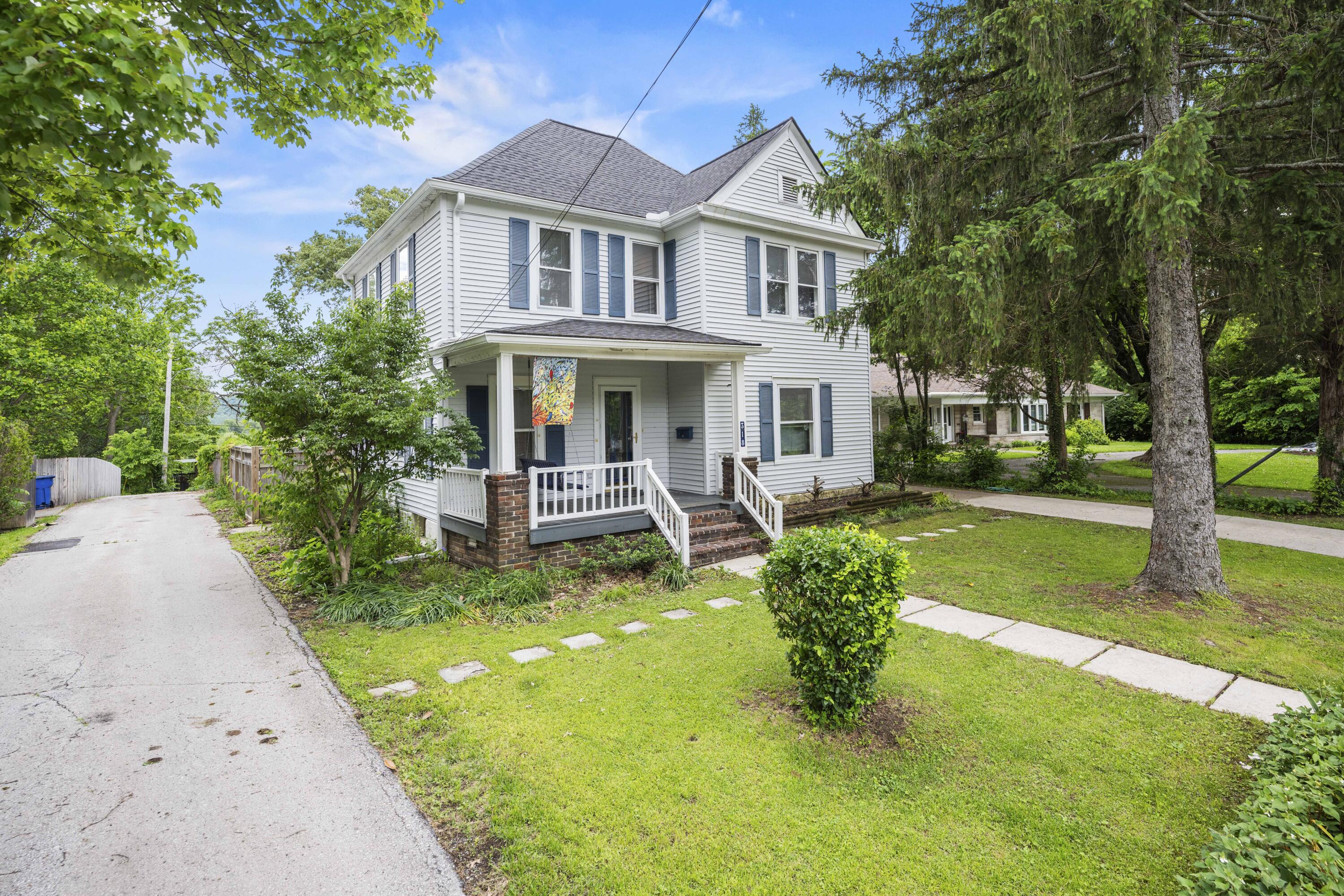 Berea, Kentucky 40403, United States, 5 Bedrooms Bedrooms, ,4 BathroomsBathrooms,Residential,Active,135834