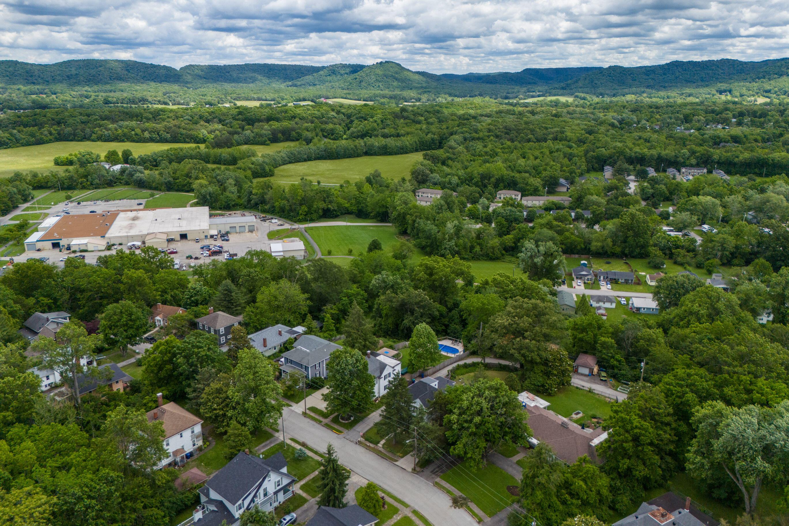 Berea, Kentucky 40403, United States, 5 Bedrooms Bedrooms, ,4 BathroomsBathrooms,Residential,Active,135834