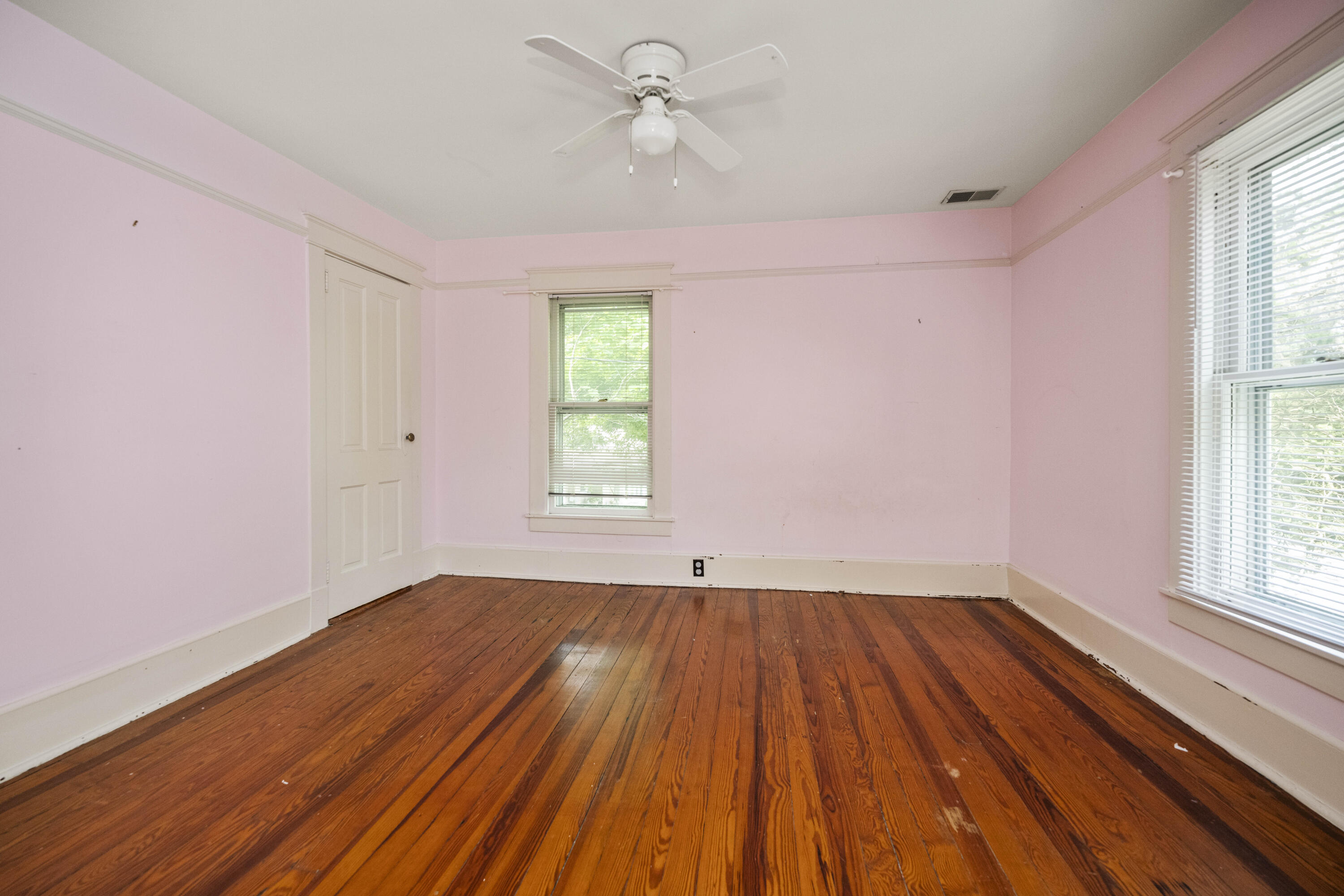 Berea, Kentucky 40403, United States, 5 Bedrooms Bedrooms, ,4 BathroomsBathrooms,Residential,Active,135834