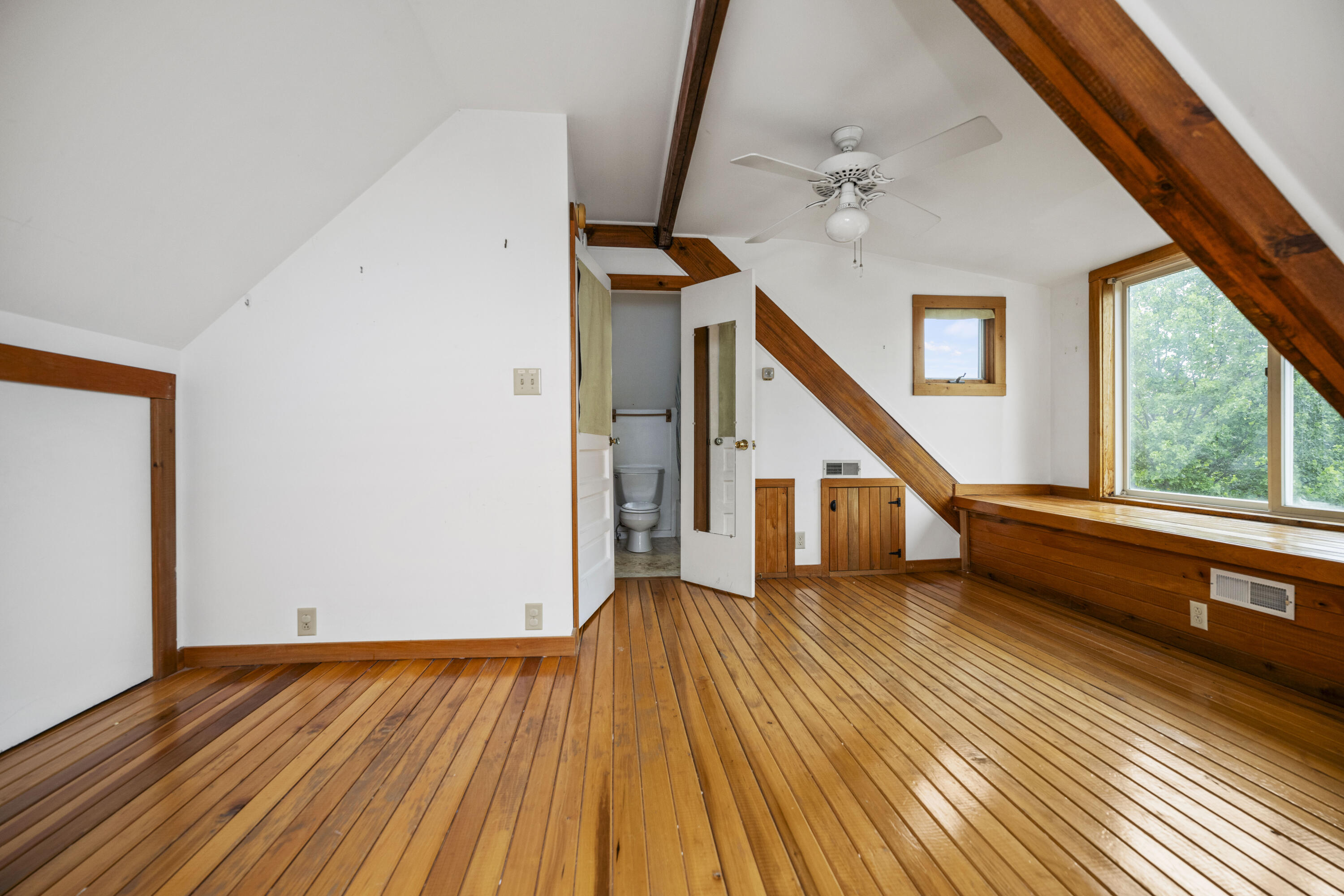 Berea, Kentucky 40403, United States, 5 Bedrooms Bedrooms, ,4 BathroomsBathrooms,Residential,Active,135834