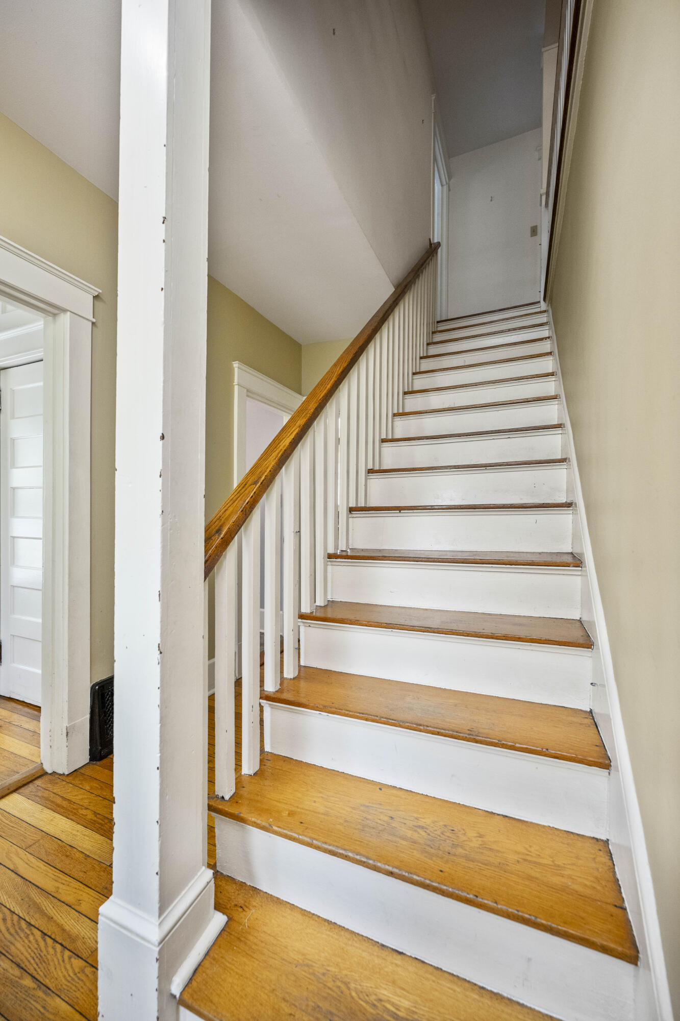 Berea, Kentucky 40403, United States, 5 Bedrooms Bedrooms, ,4 BathroomsBathrooms,Residential,Active,135834