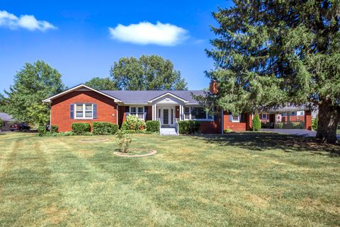 Photo of 508 S Main Street, Versailles, KY 40383 (MLS # 25500035)