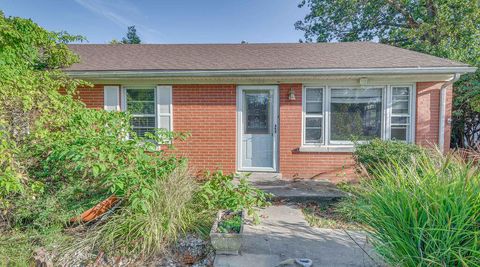 Photo of 1704 Silver Lane, Lexington, KY 40505 (MLS # 25503069)