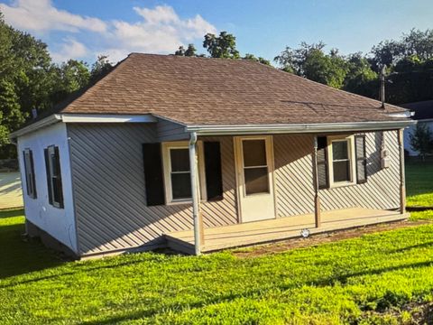 Photo of 119 Liberty Avenue, Berea, KY 40403 (MLS # 25506594)