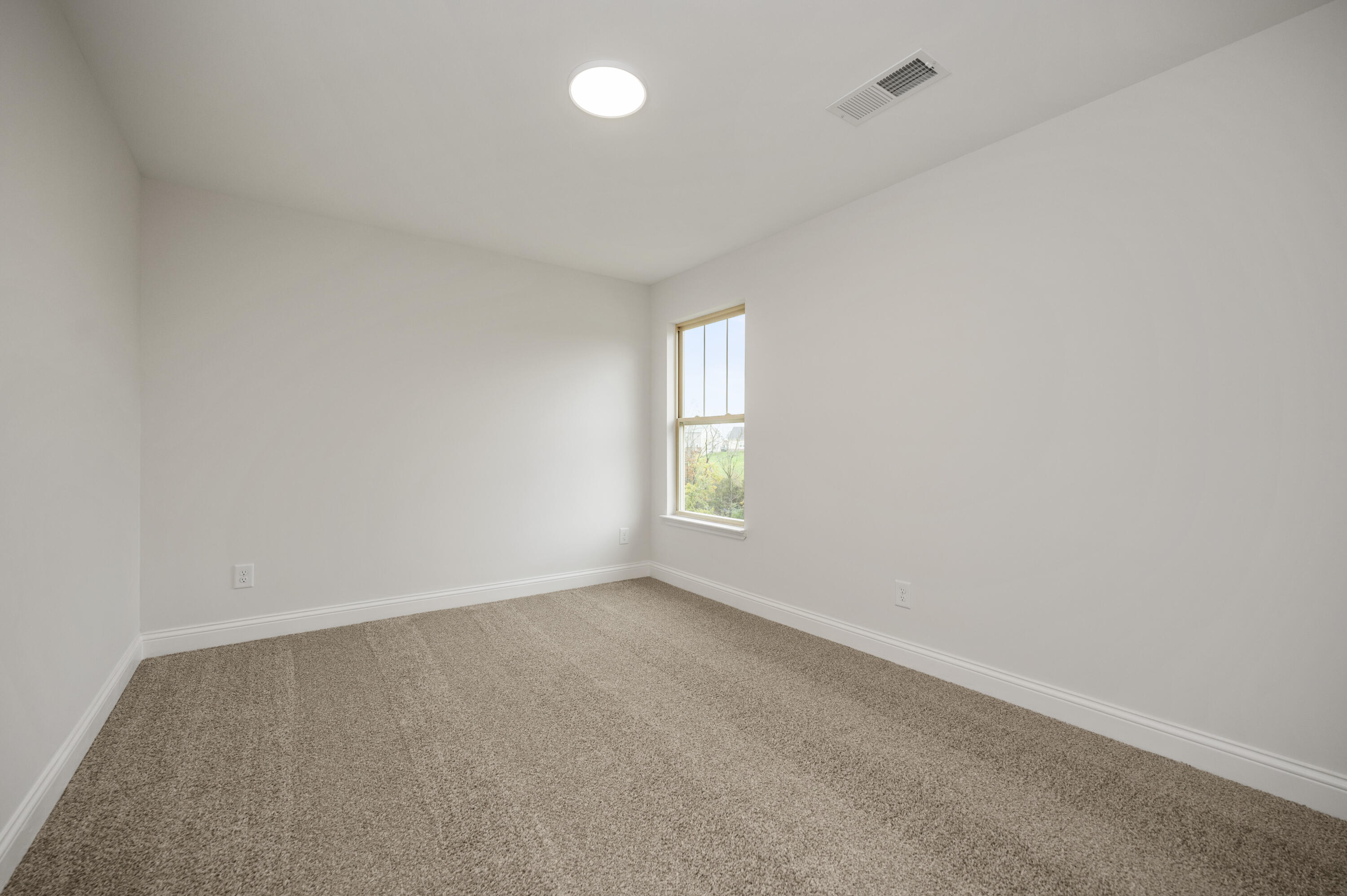 Richmond, Kentucky 40475, United States, 5 Bedrooms Bedrooms, ,4 BathroomsBathrooms,Residential,Active,119337