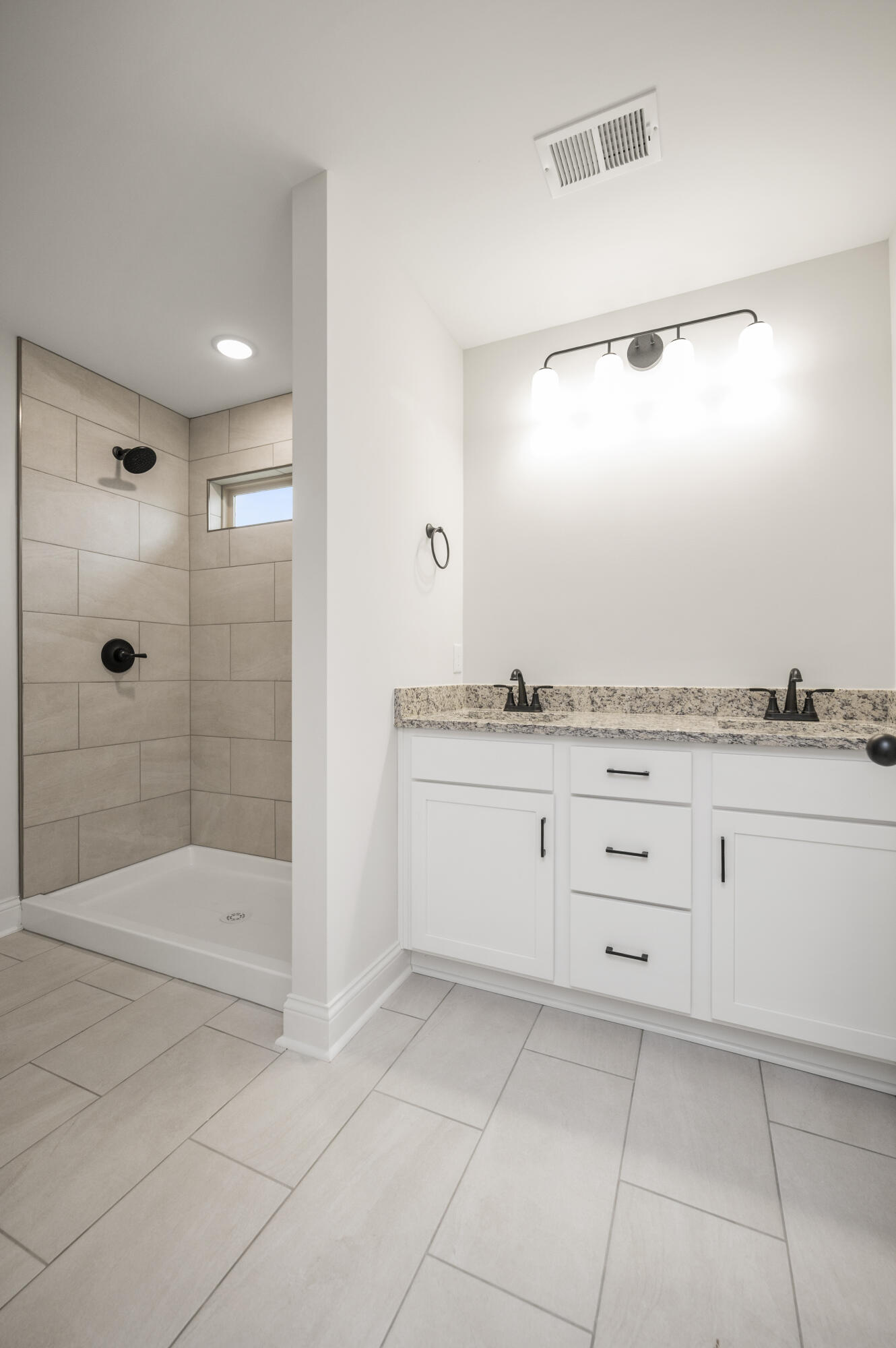 Richmond, Kentucky 40475, United States, 5 Bedrooms Bedrooms, ,4 BathroomsBathrooms,Residential,Active,119337