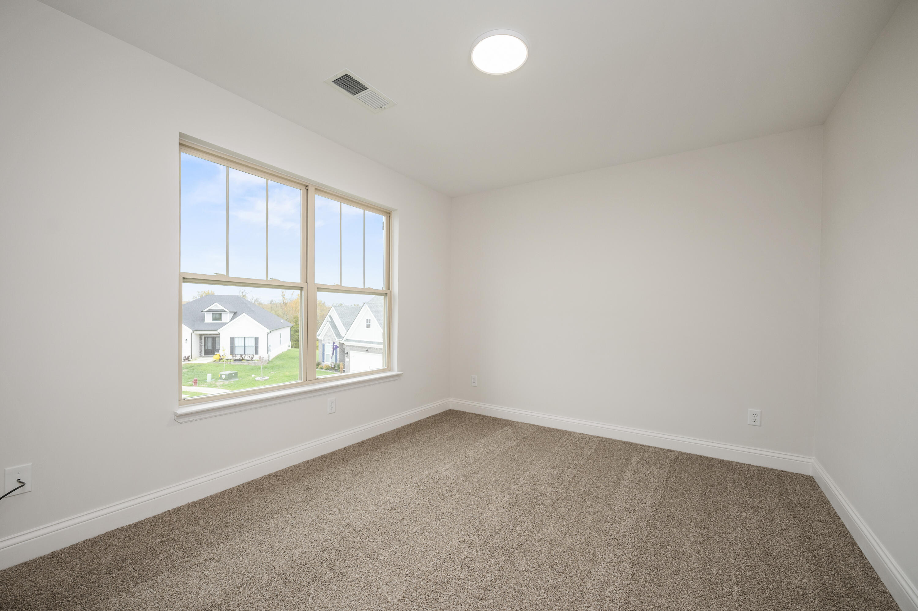 Richmond, Kentucky 40475, United States, 5 Bedrooms Bedrooms, ,4 BathroomsBathrooms,Residential,Active,119337