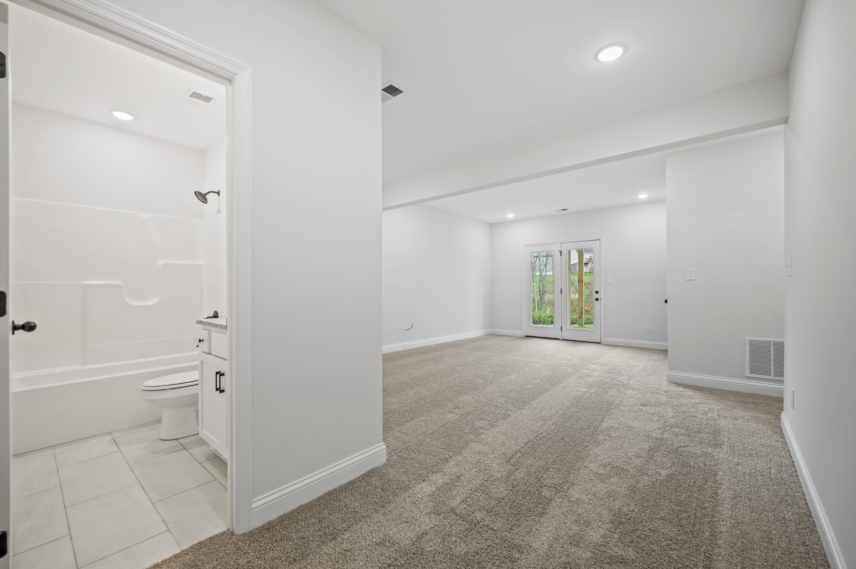 Richmond, Kentucky 40475, United States, 5 Bedrooms Bedrooms, ,4 BathroomsBathrooms,Residential,Active,119337