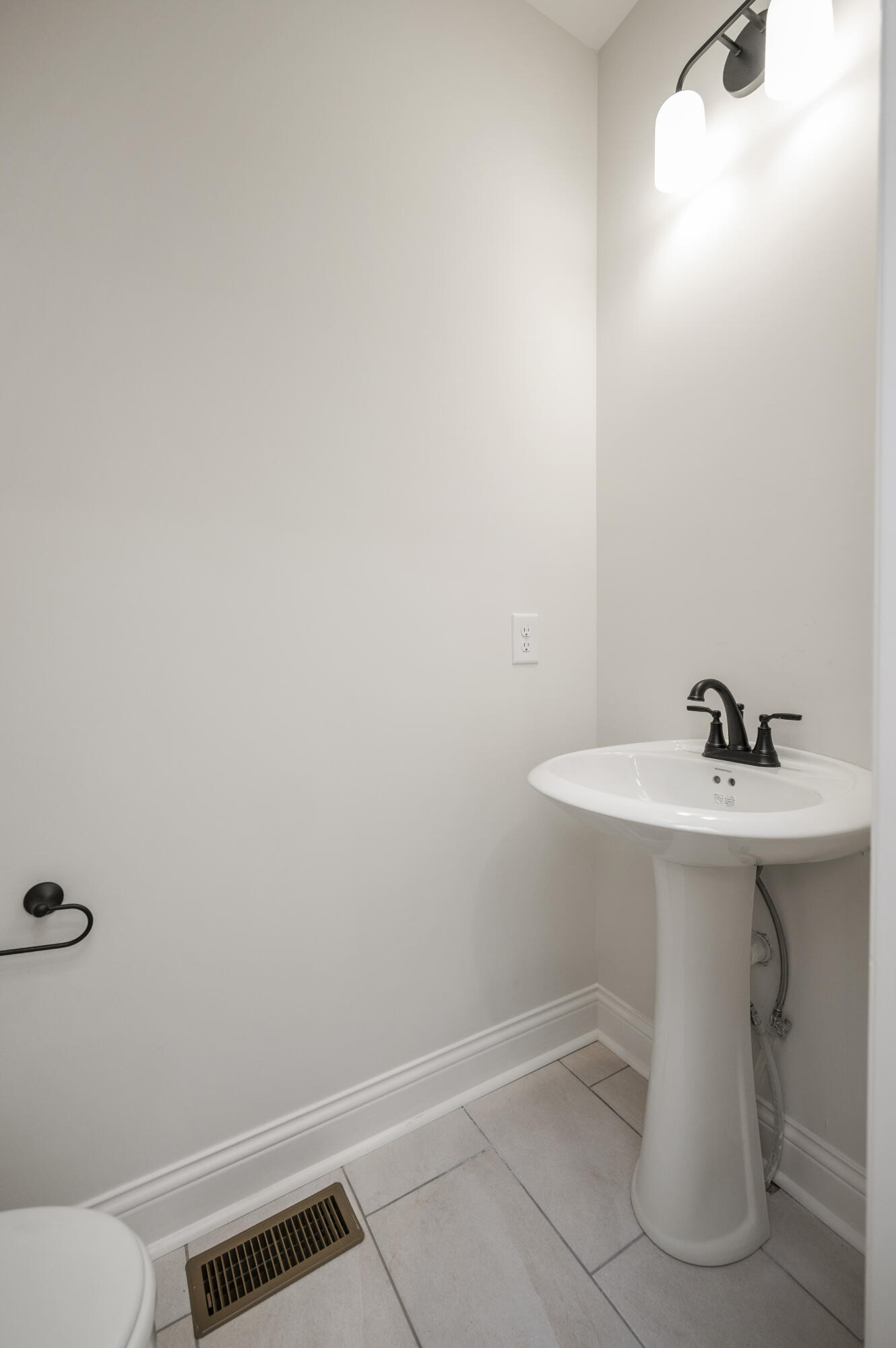 Richmond, Kentucky 40475, United States, 5 Bedrooms Bedrooms, ,4 BathroomsBathrooms,Residential,Active,119337