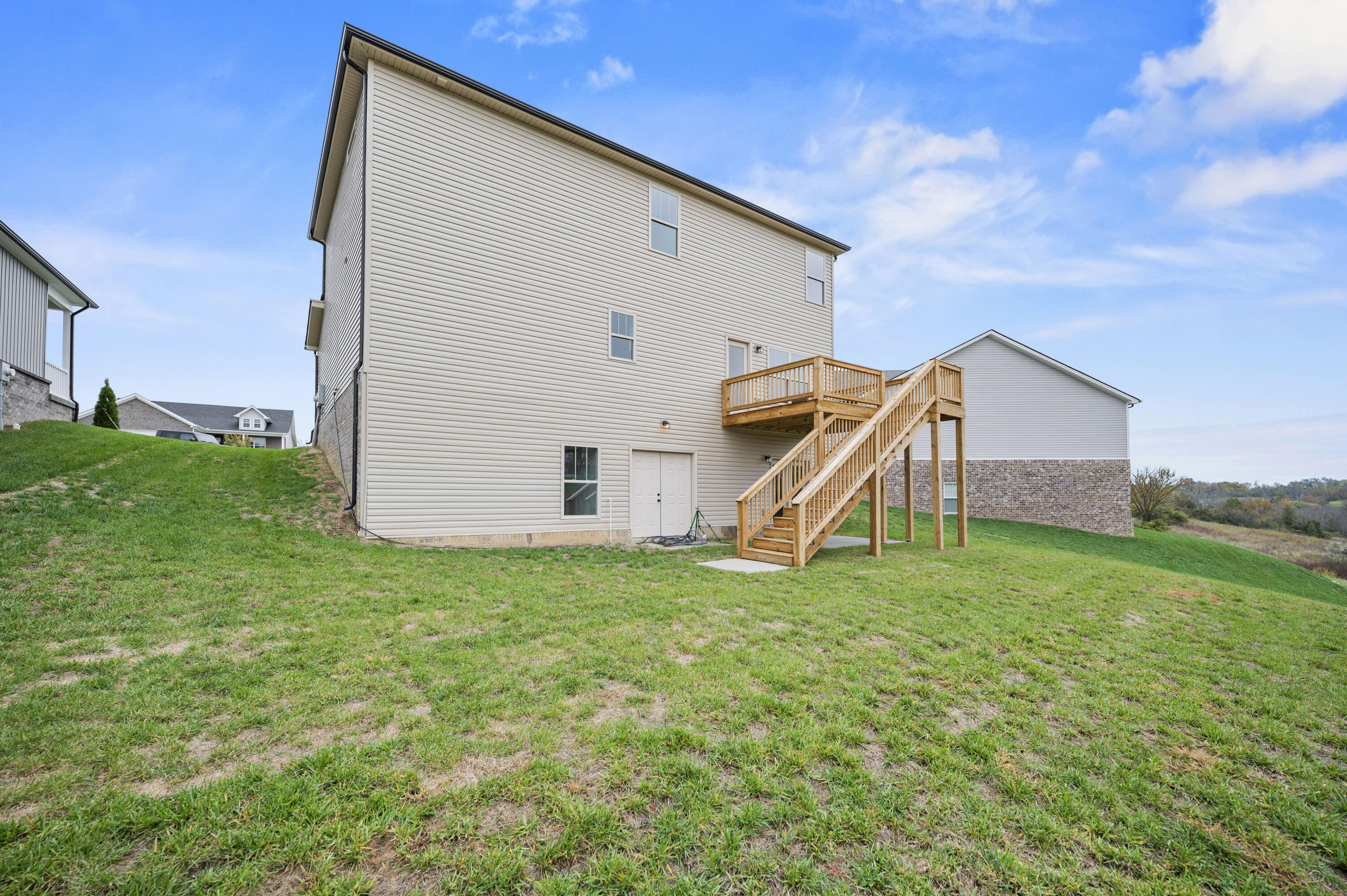 Richmond, Kentucky 40475, United States, 5 Bedrooms Bedrooms, ,4 BathroomsBathrooms,Residential,Active,119337