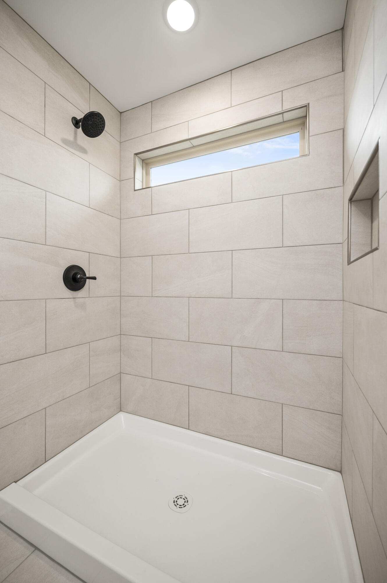 Richmond, Kentucky 40475, United States, 5 Bedrooms Bedrooms, ,4 BathroomsBathrooms,Residential,Active,119337