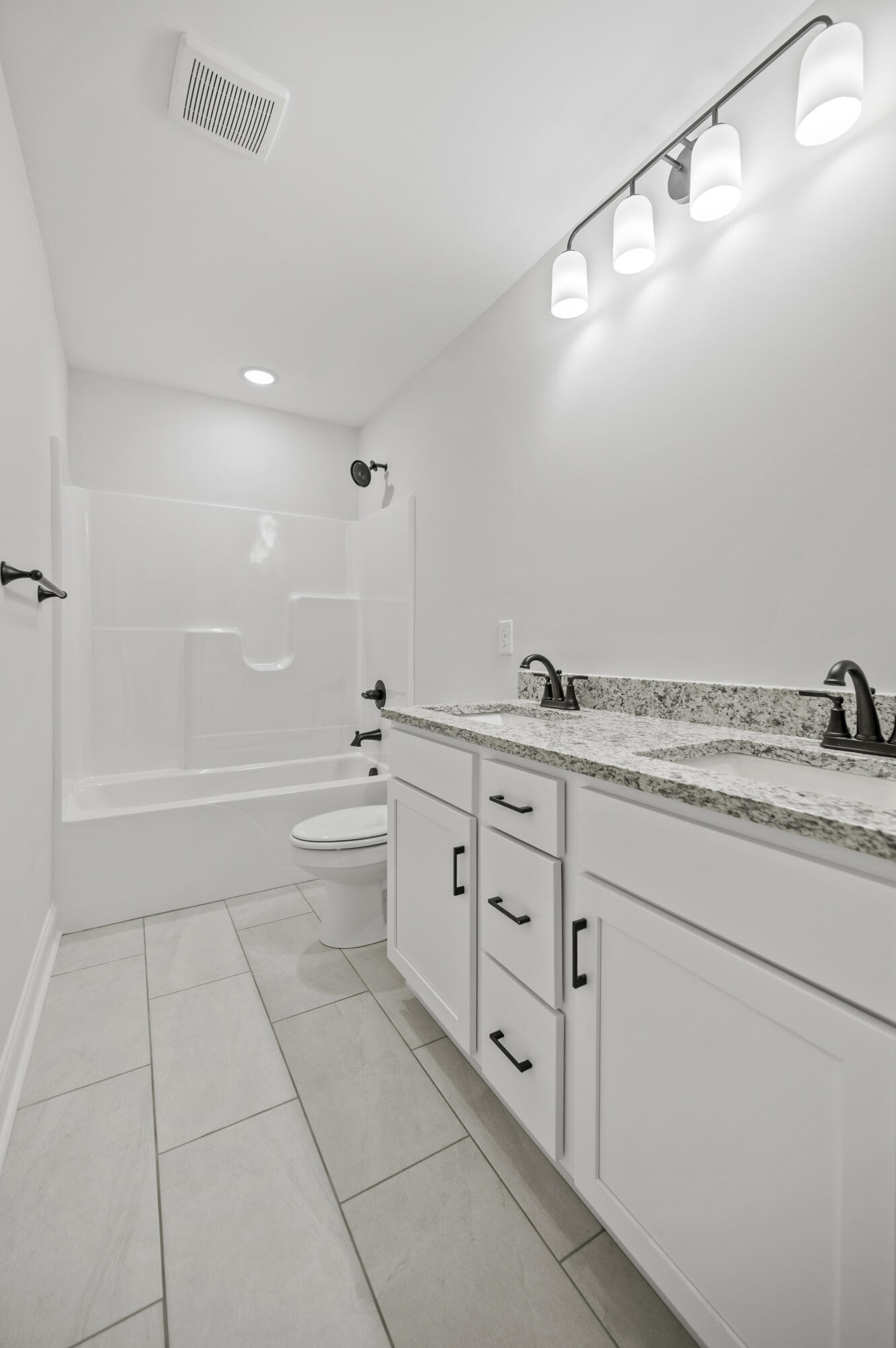 Richmond, Kentucky 40475, United States, 5 Bedrooms Bedrooms, ,4 BathroomsBathrooms,Residential,Active,119337